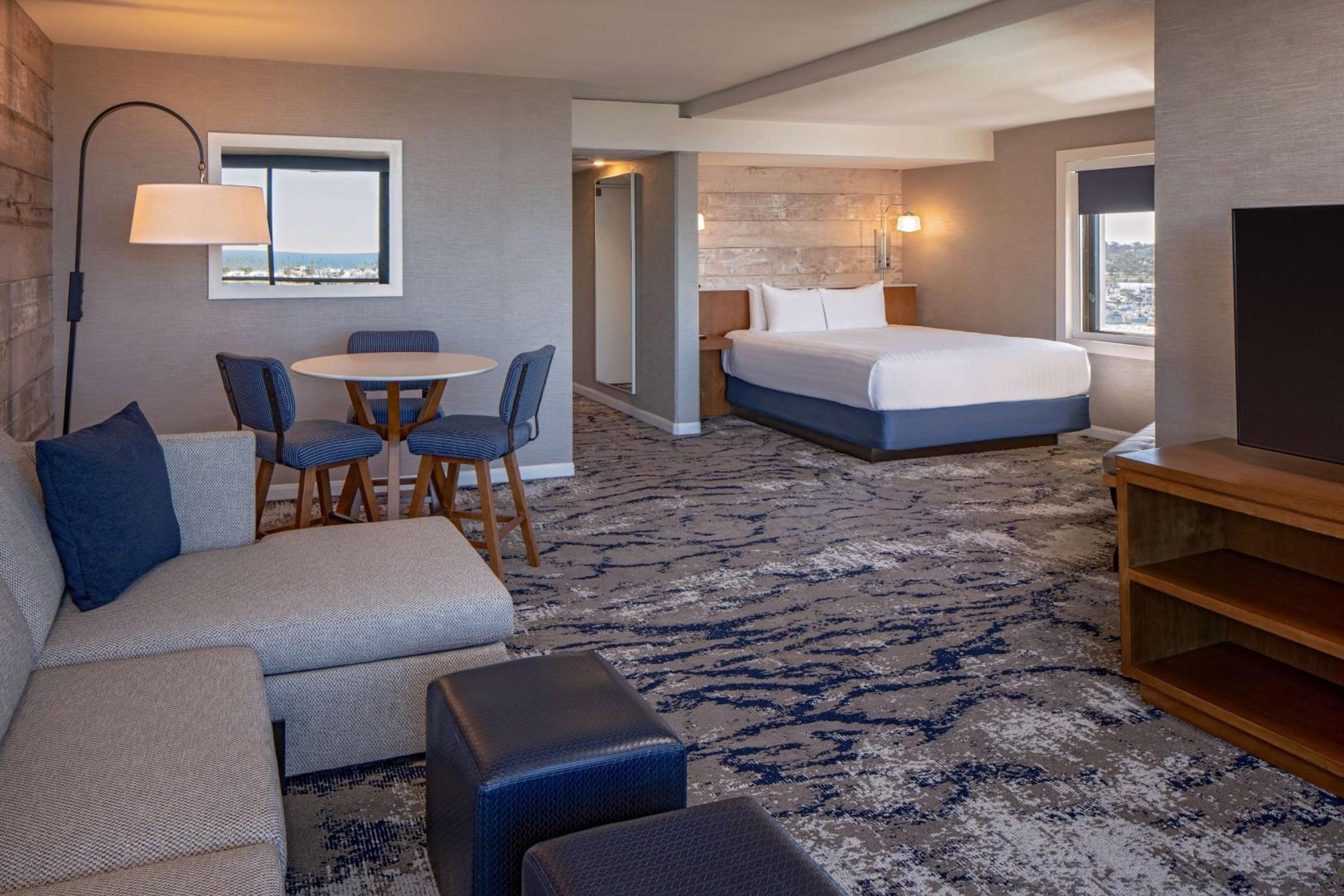 Corner Suite - Photo 1