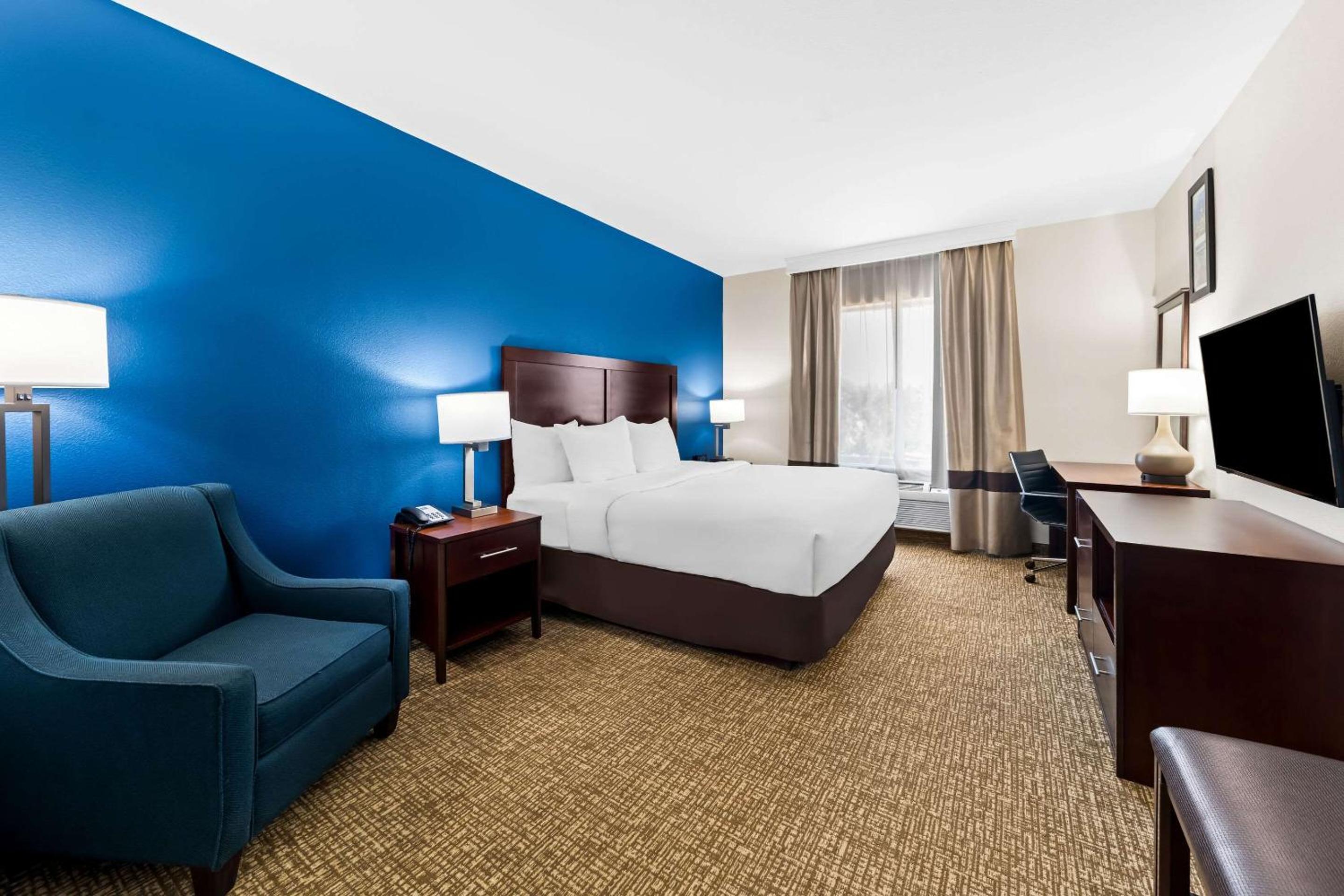King Room - Non-Smoking - Photo 1