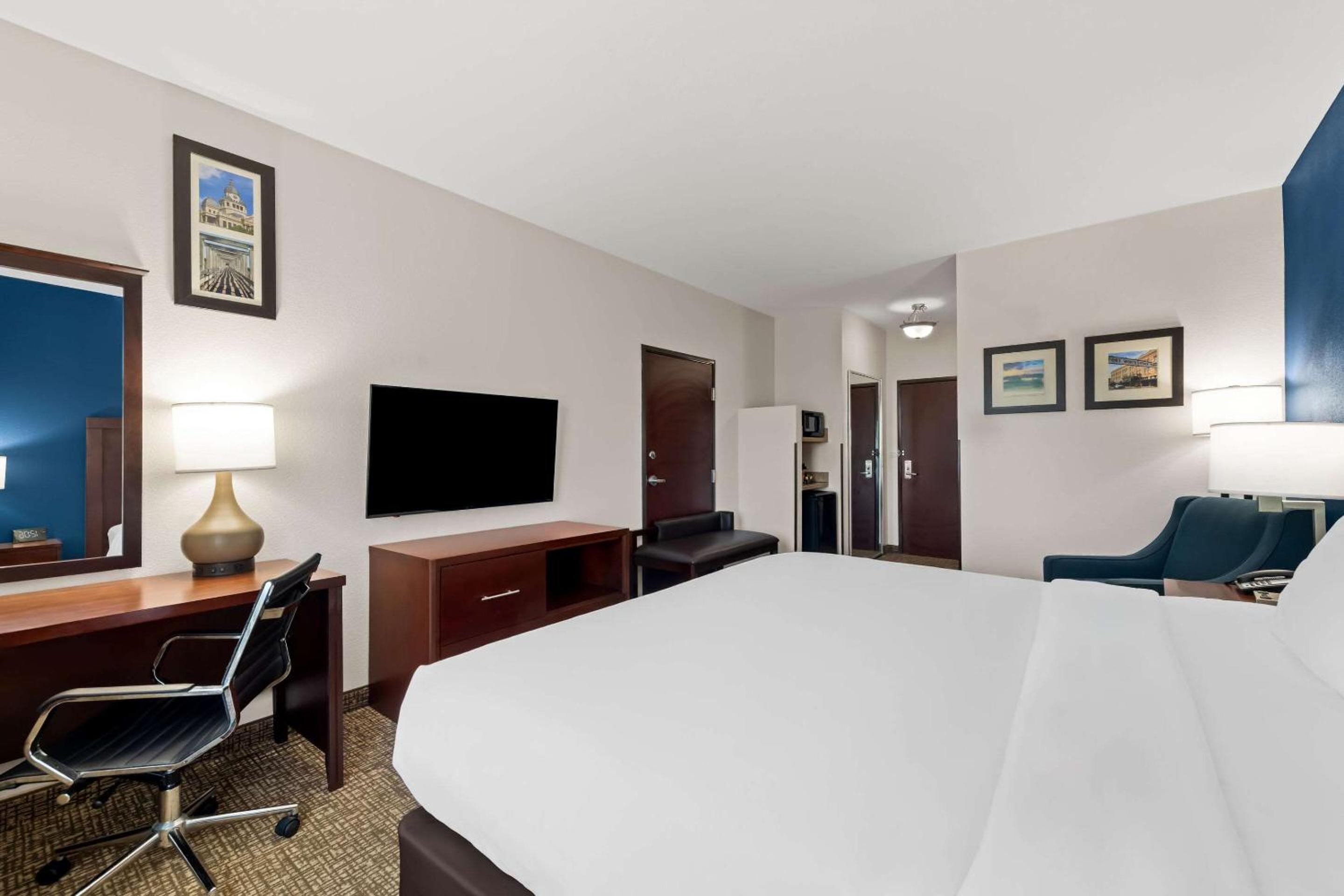 King Room - Non-Smoking - Photo 2