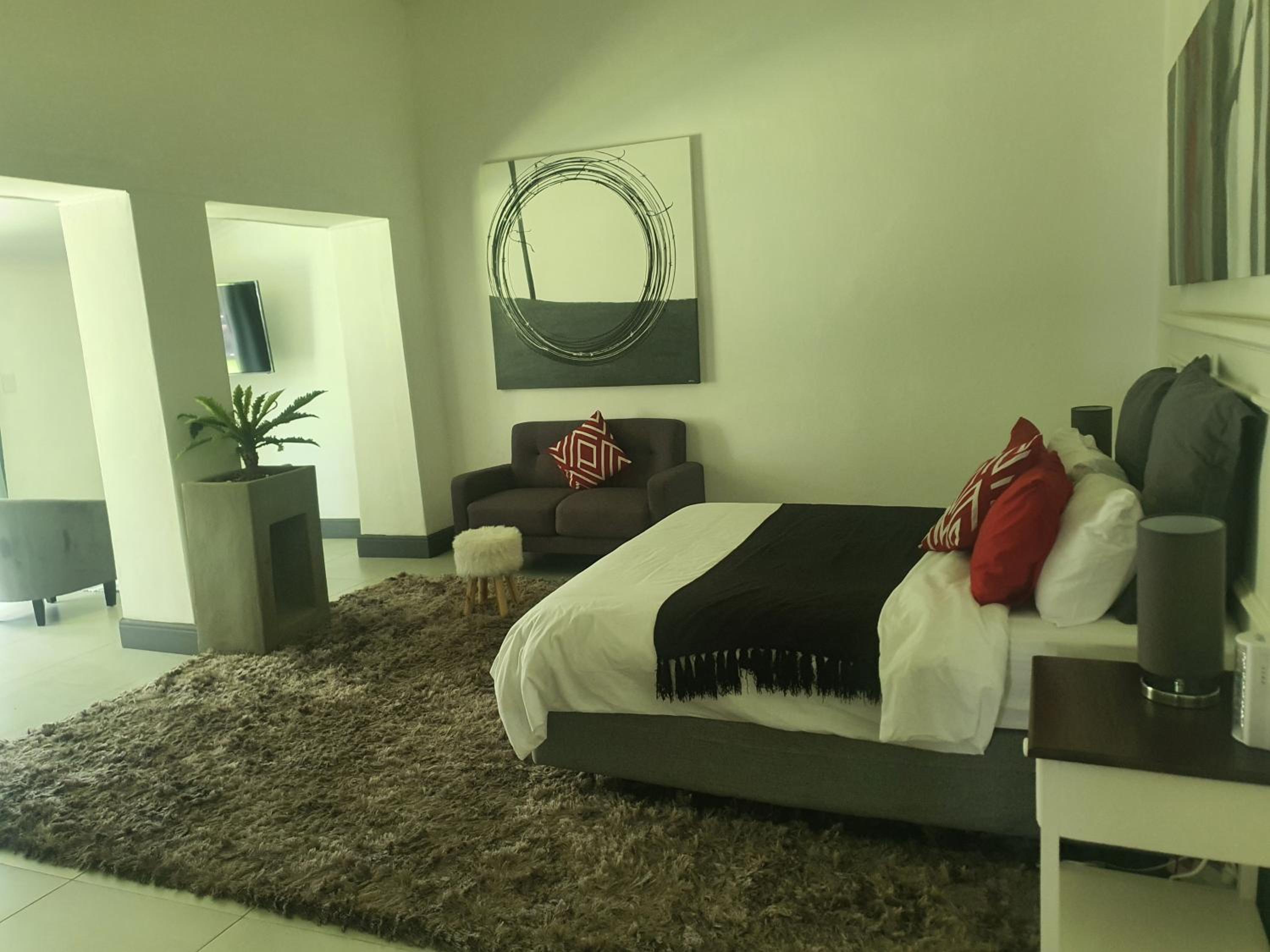 Deluxe Queen Room - Photo 2