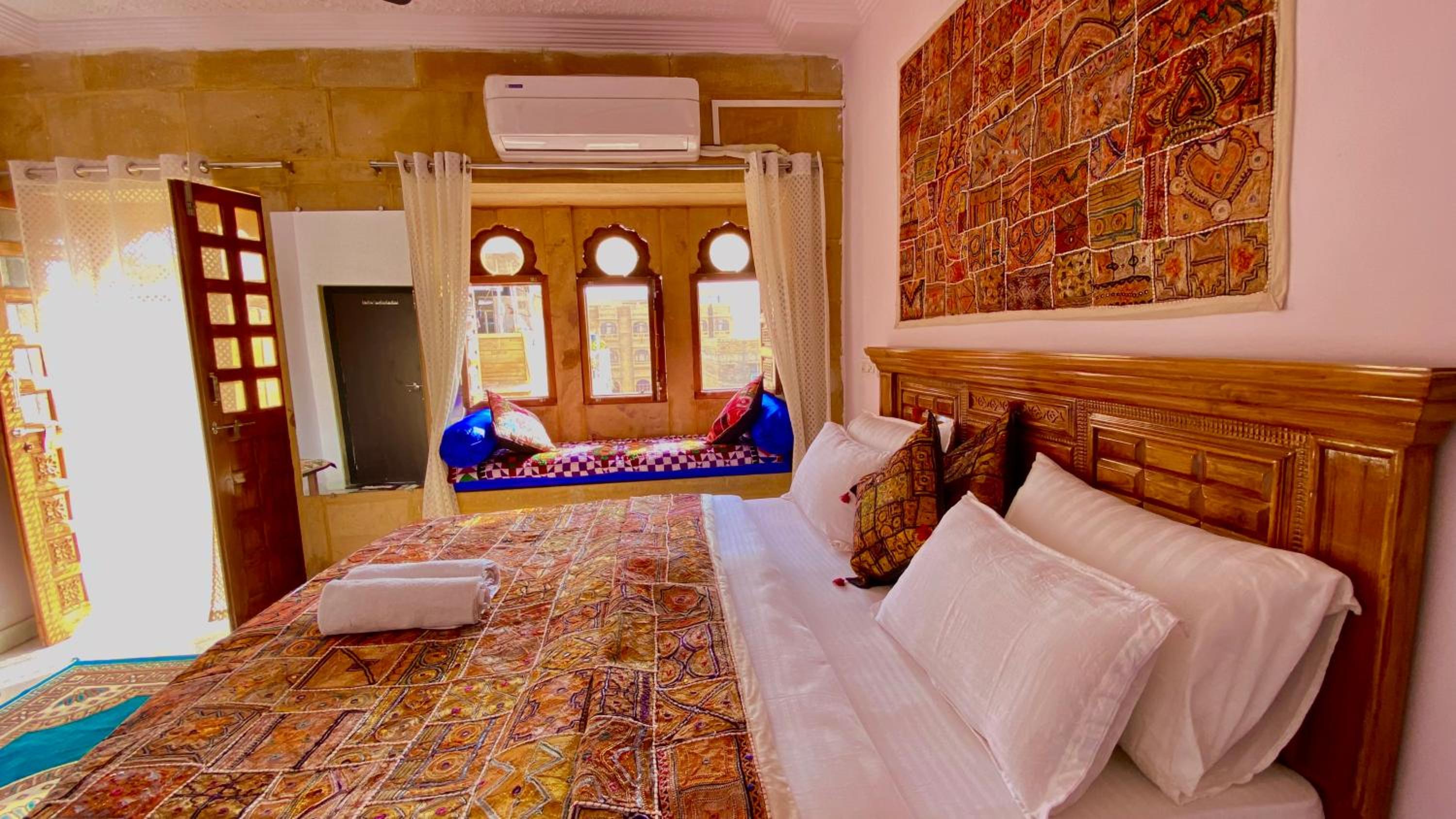 Deluxe King Suite - Photo 6