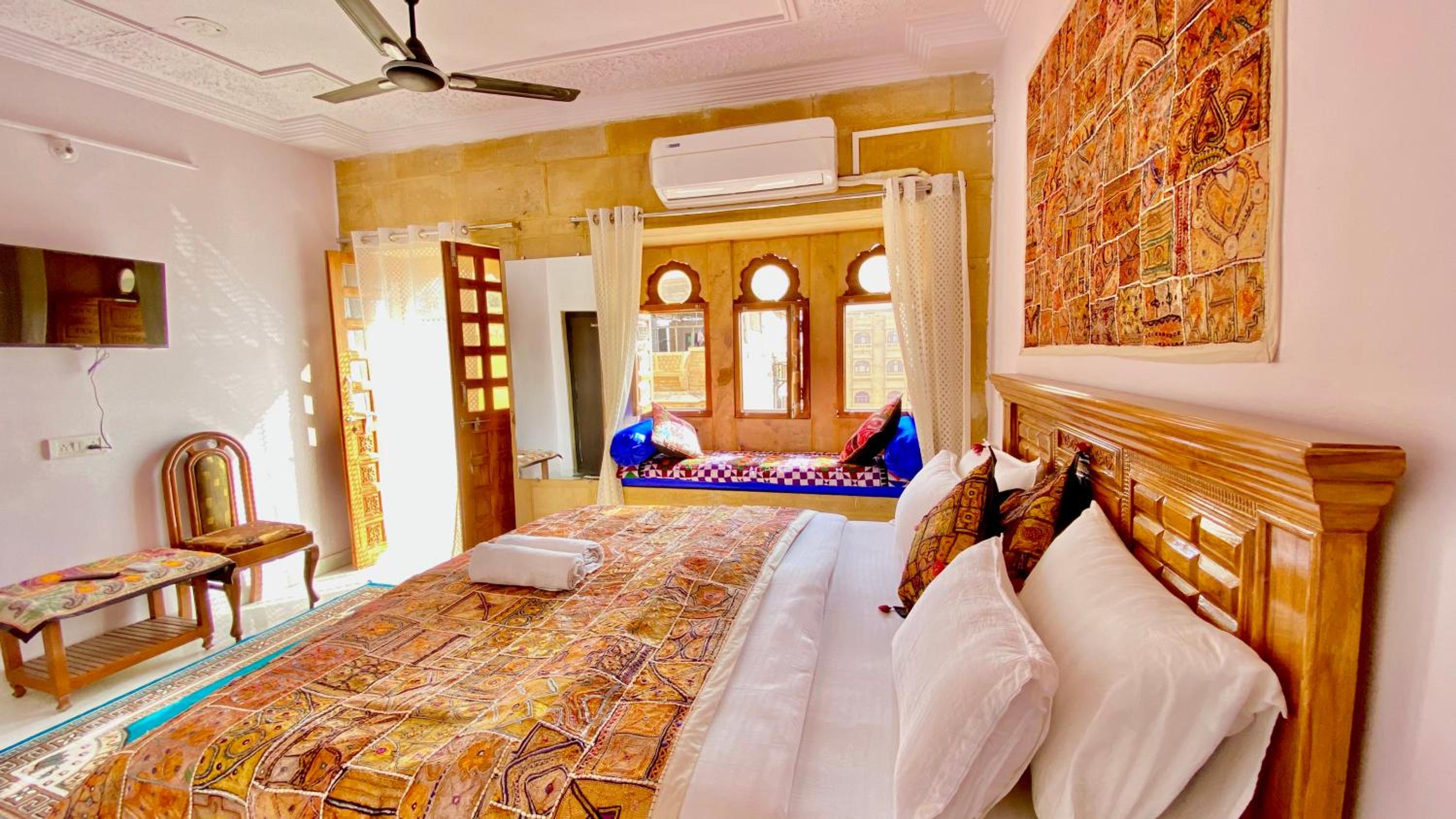 Deluxe King Suite - Photo 4