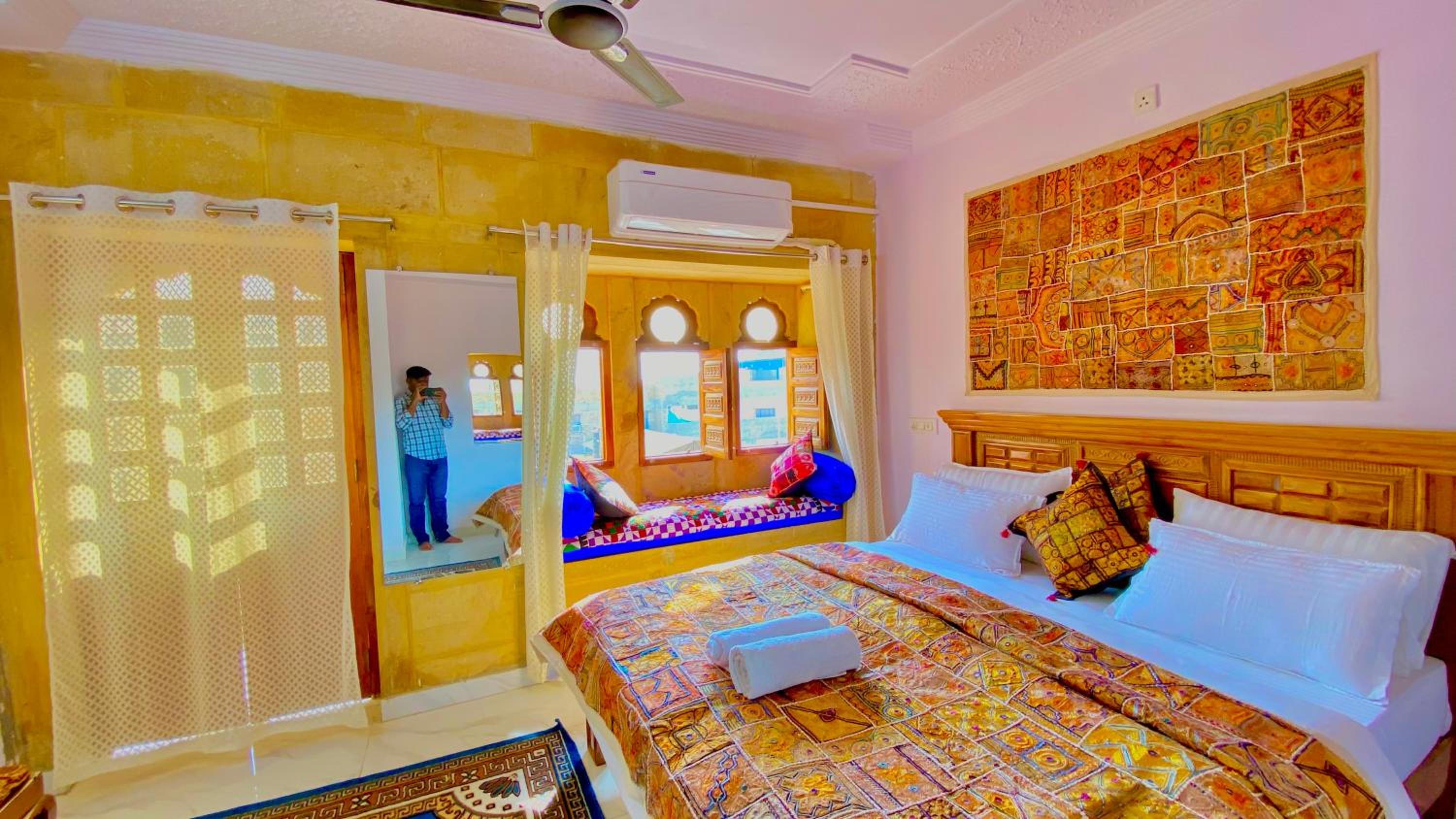 Deluxe King Suite - Photo 7