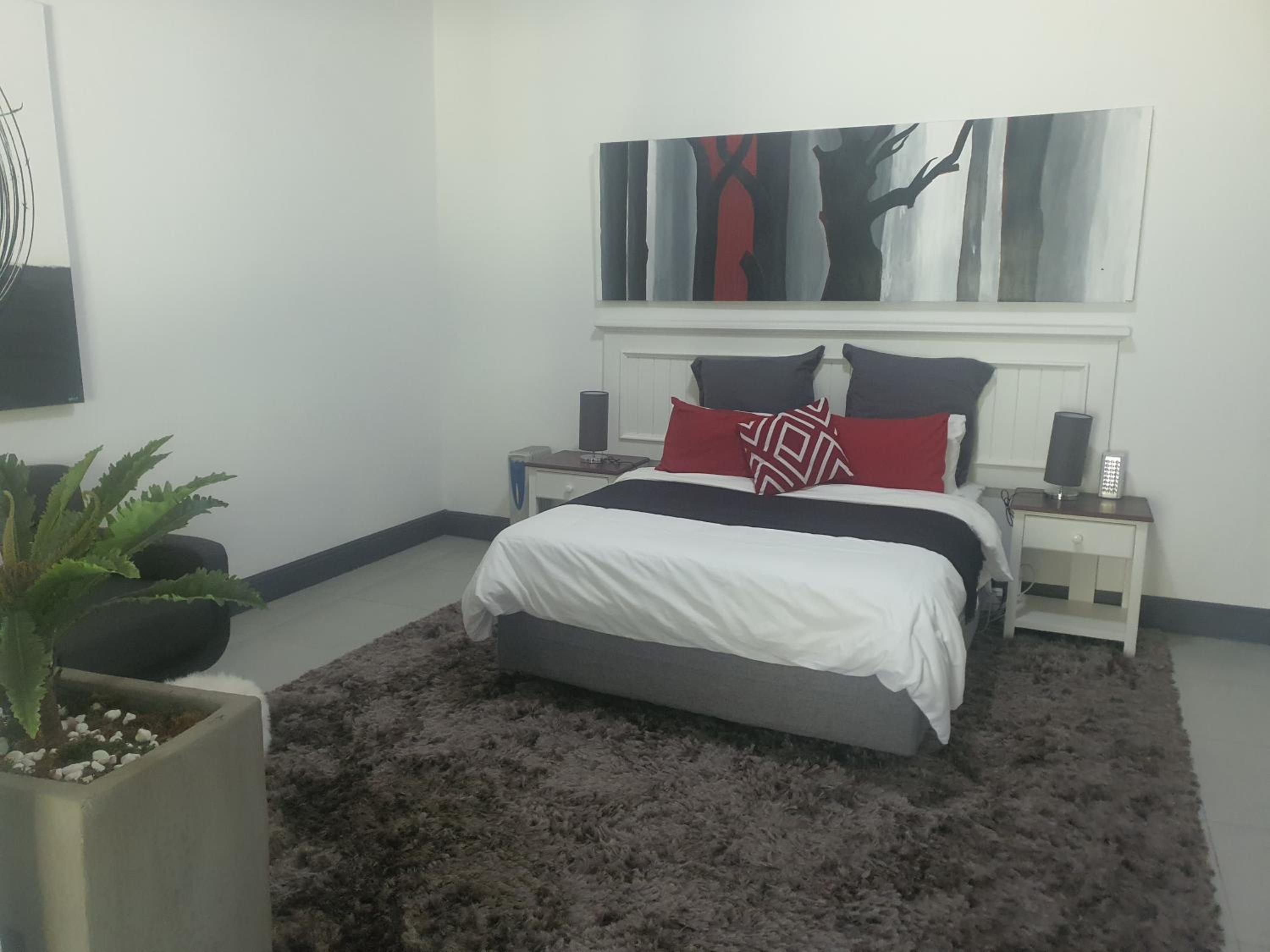 Deluxe Queen Room - Photo 1