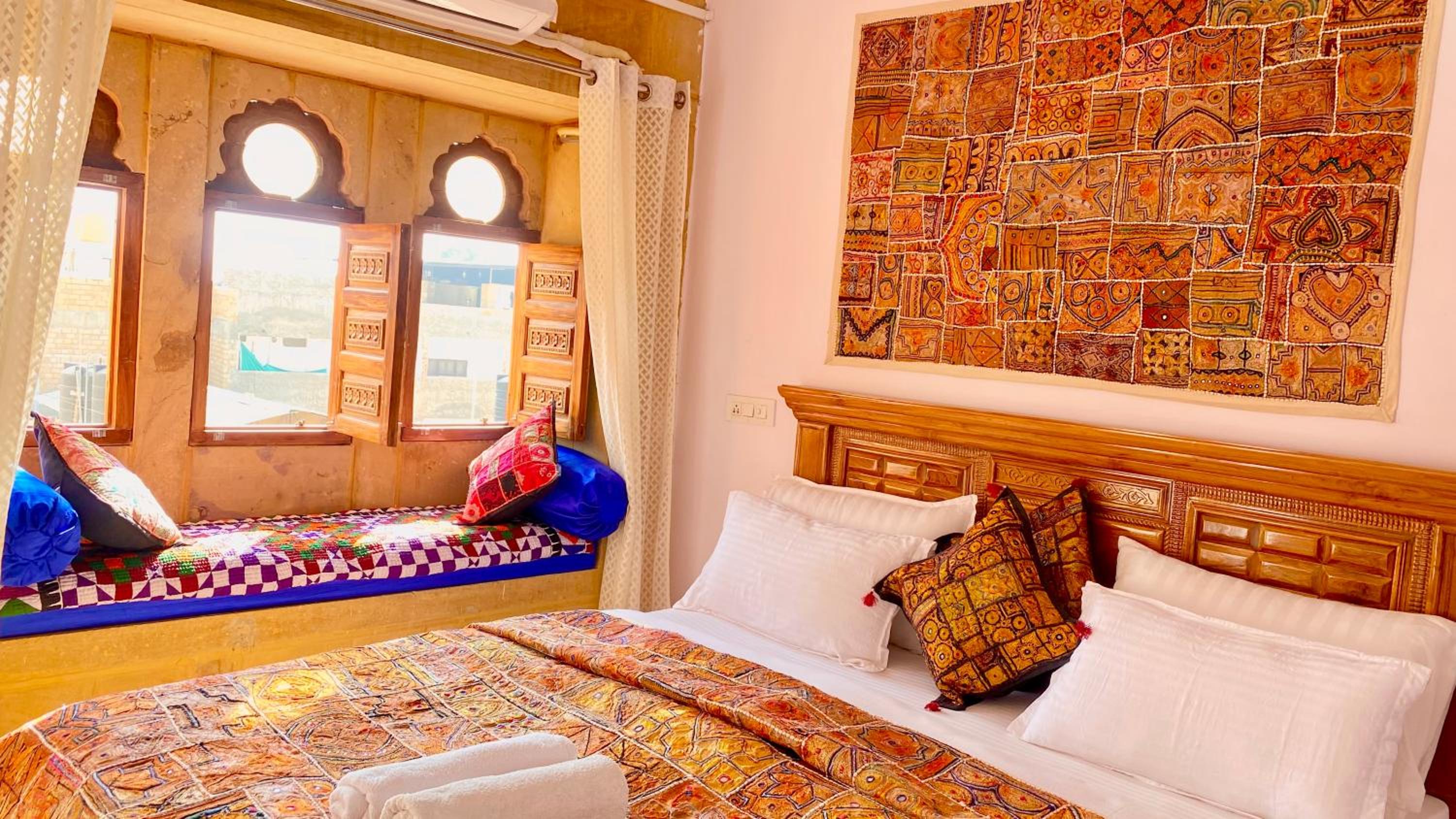 Deluxe King Suite - Photo 2