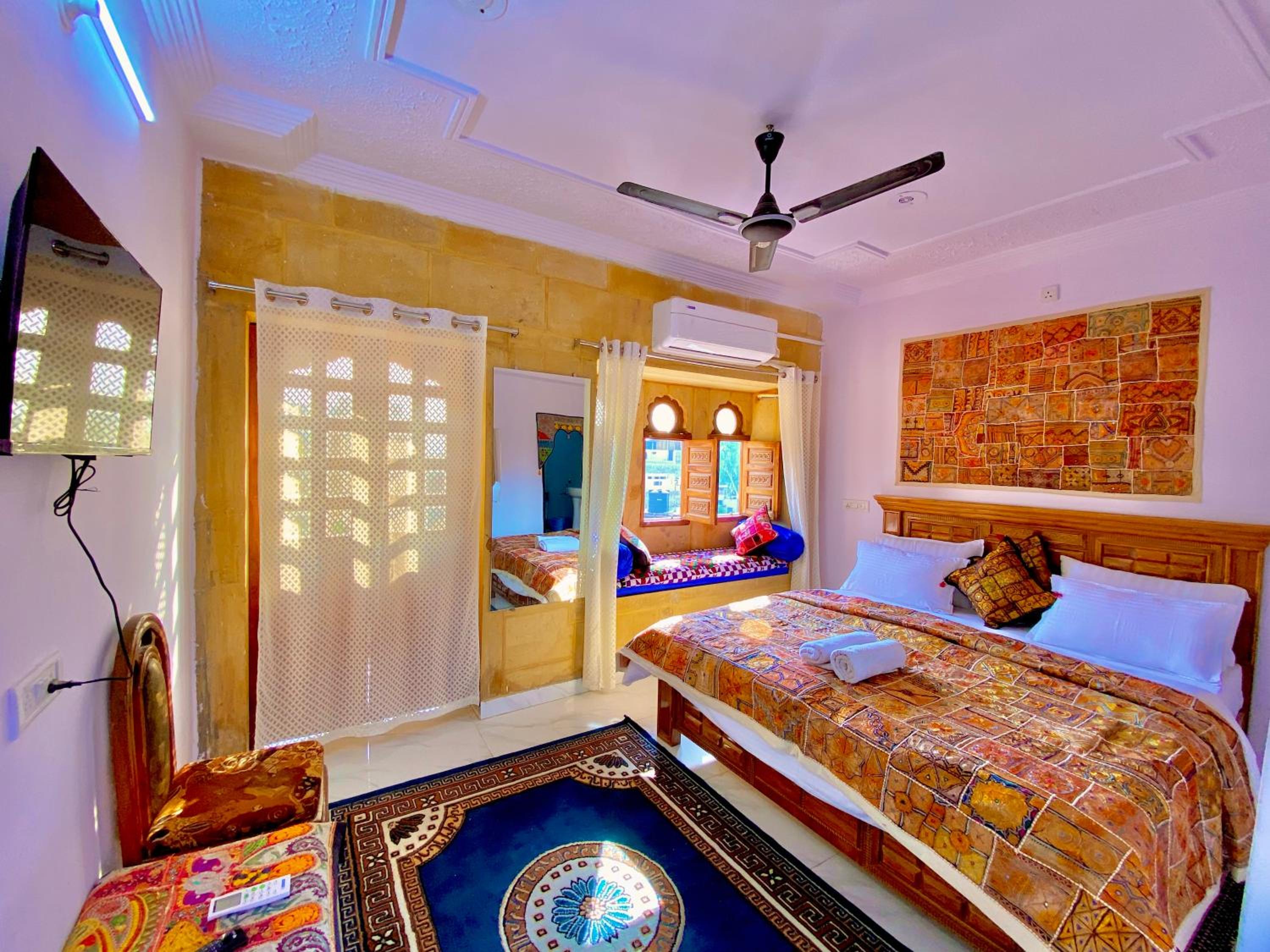 Deluxe King Suite - Photo 3