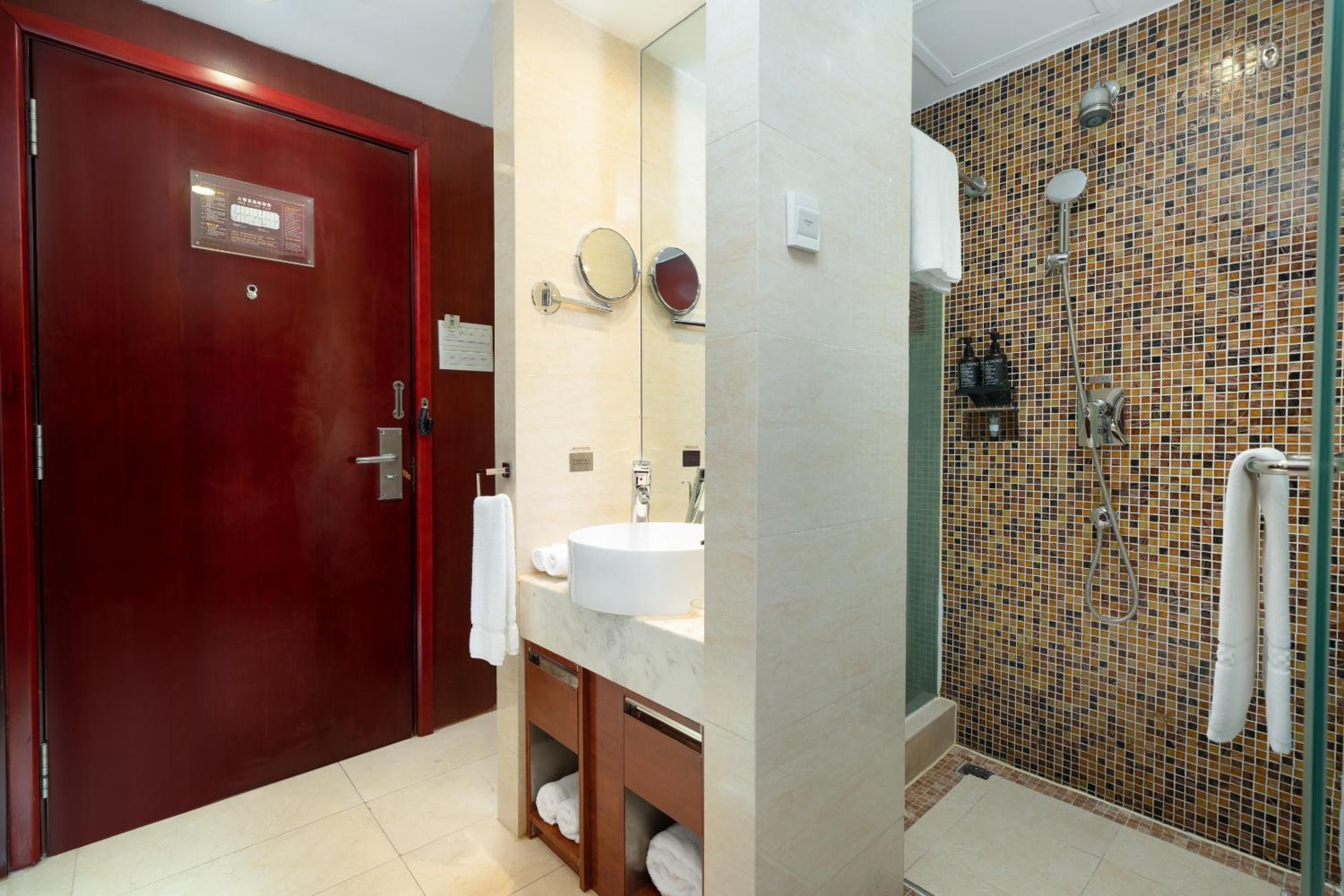 Executive Queen Room - Photo 5