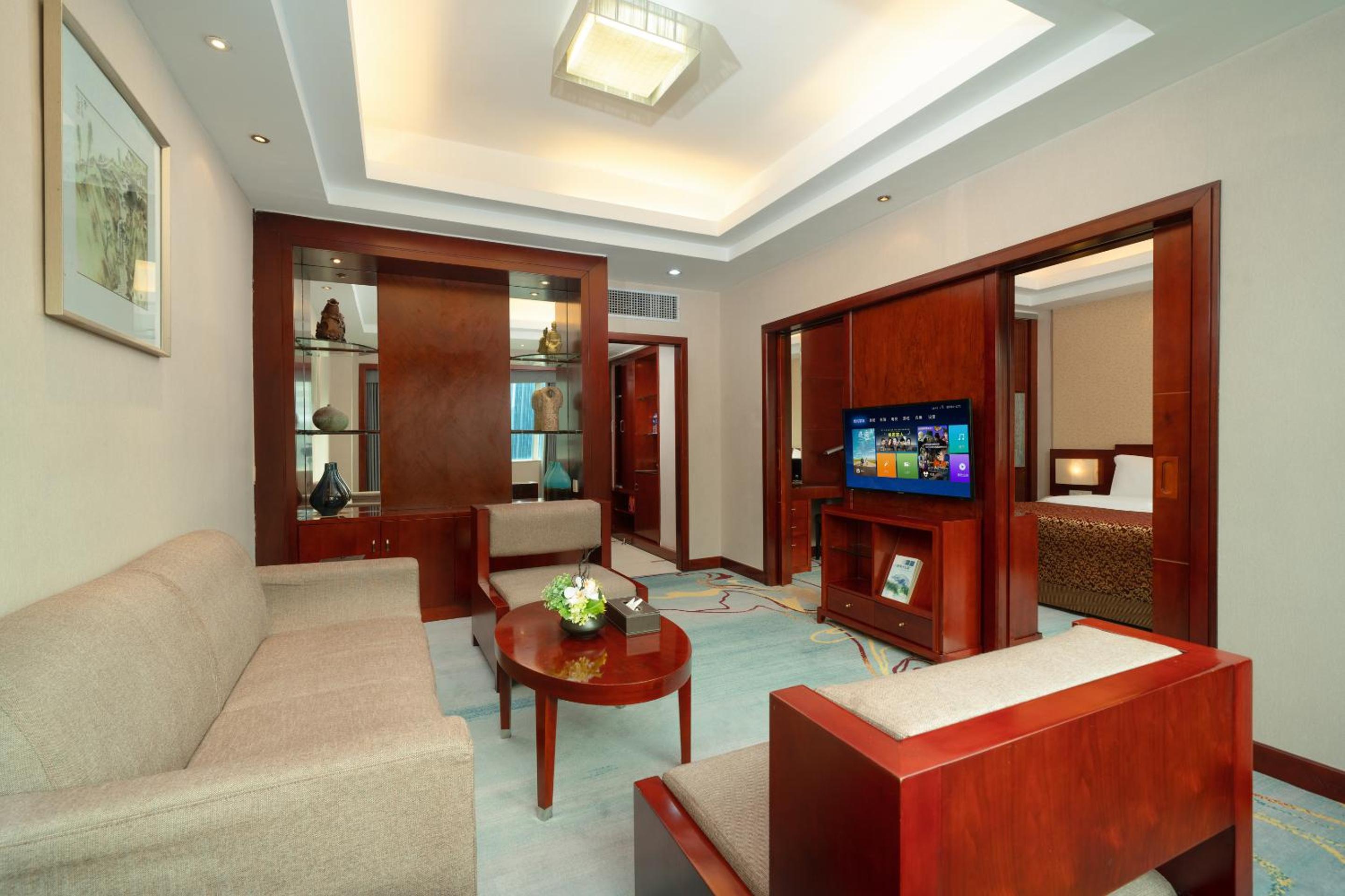Deluxe Suite - Photo 5