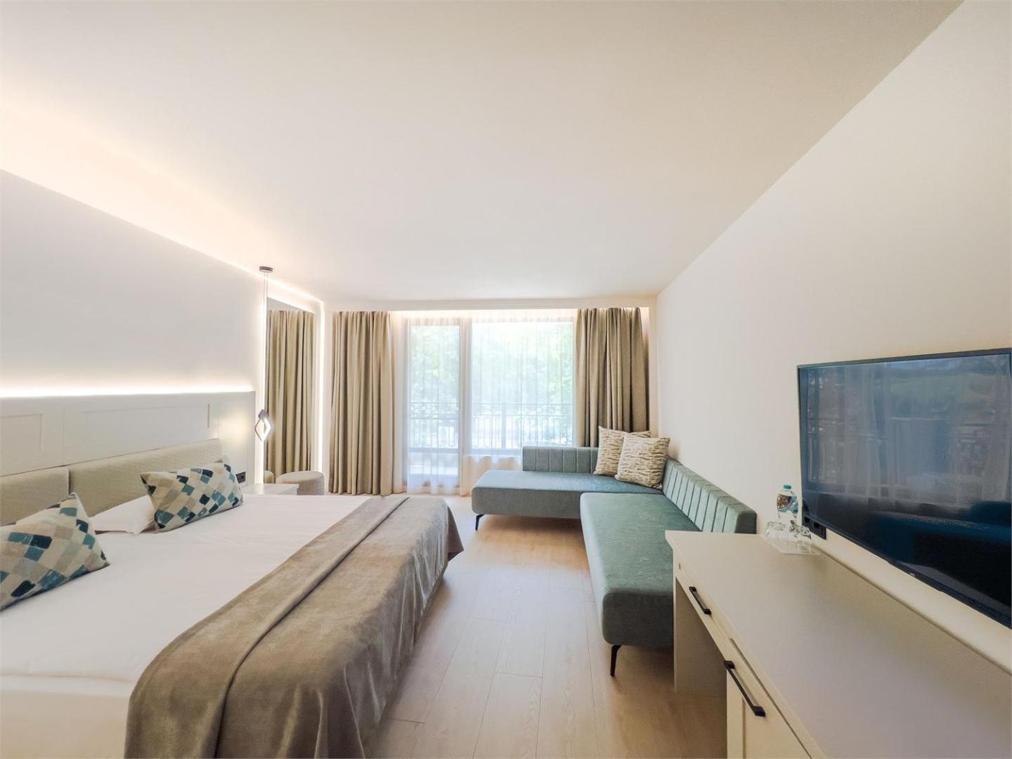 Double Standard Room (2 adults+2 children) with unlimited access to Calma SPA Center