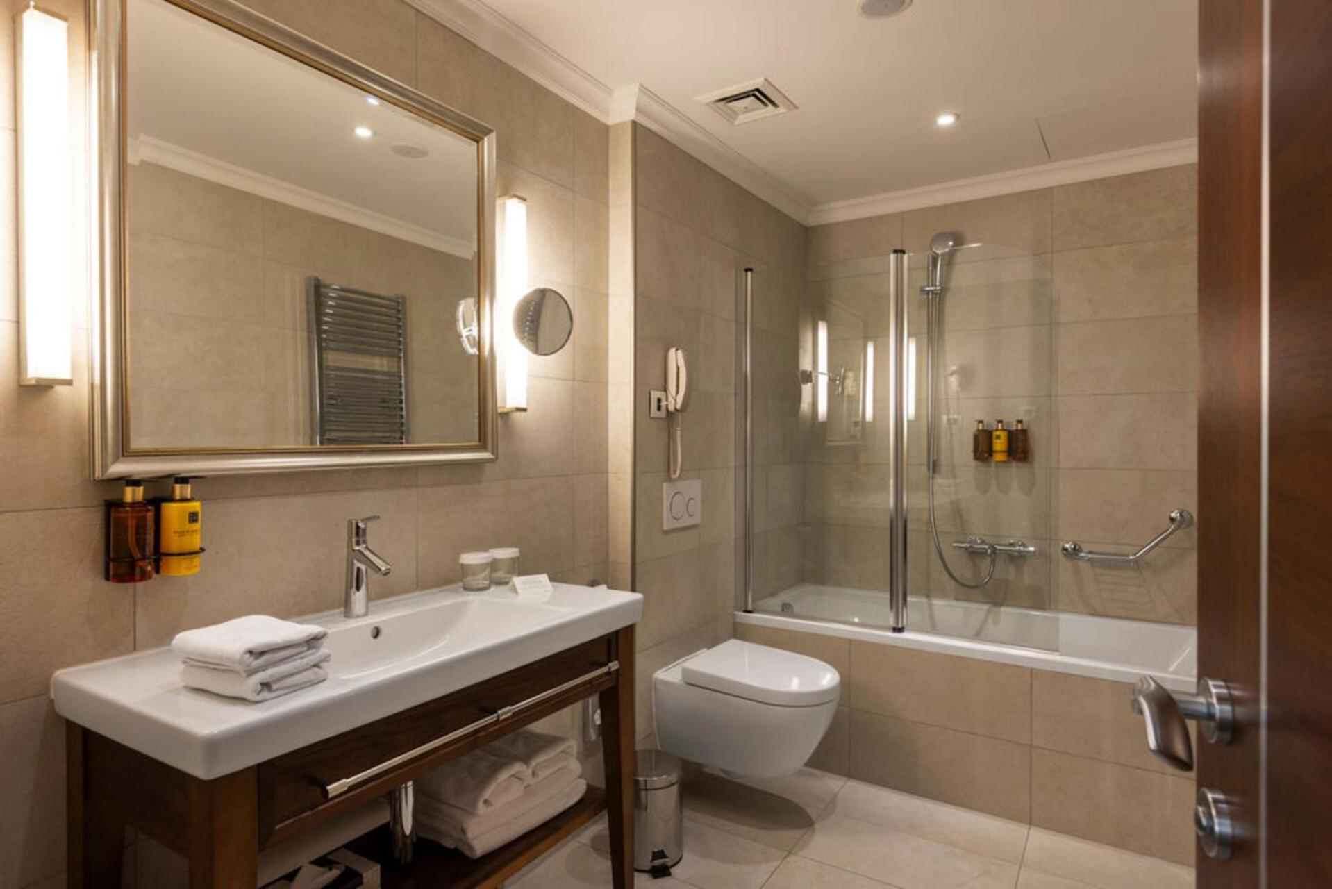 Deluxe Suite with Terrace and Sea View - Photo 5