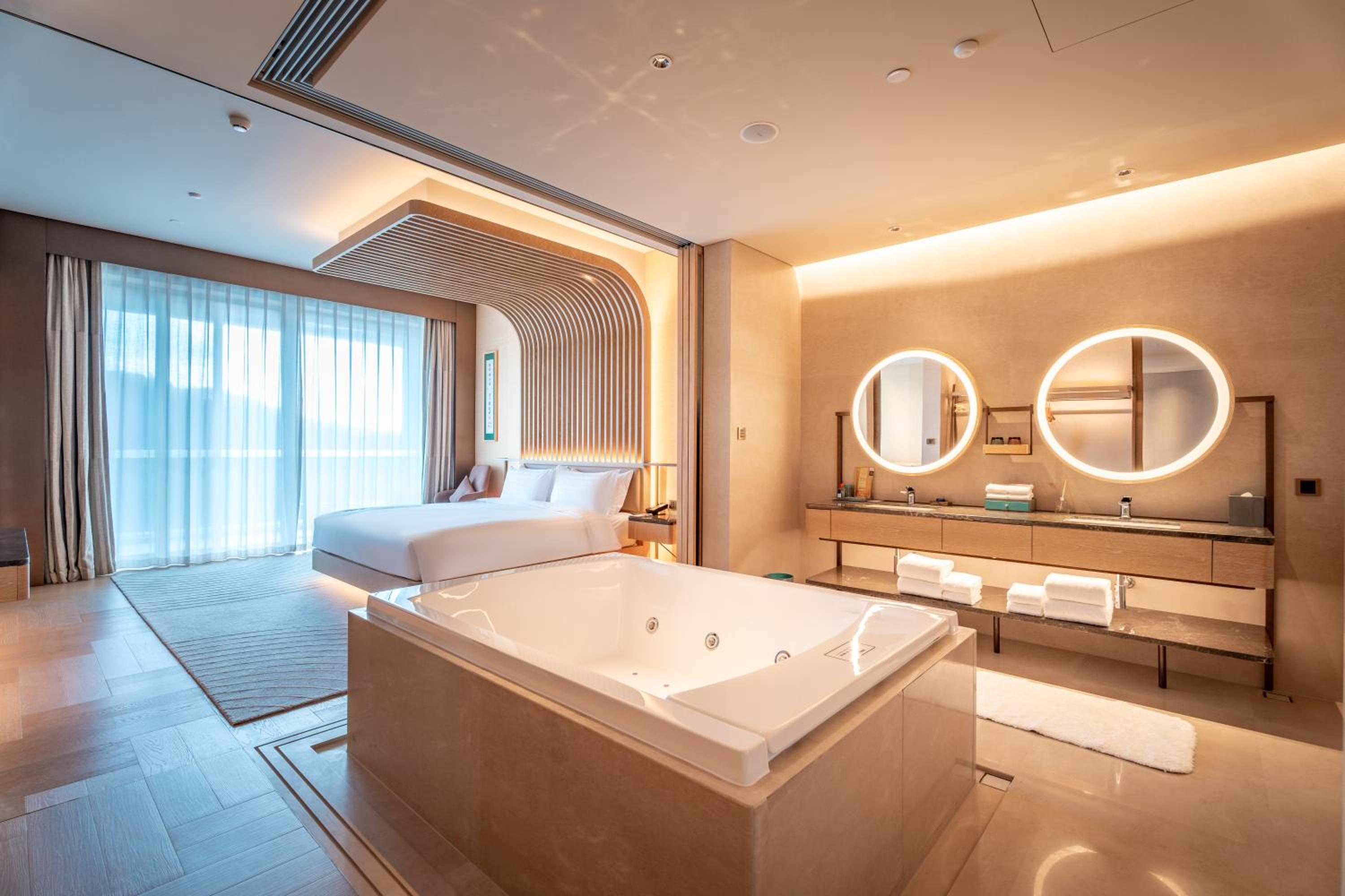 Suite with Lake View photo 3