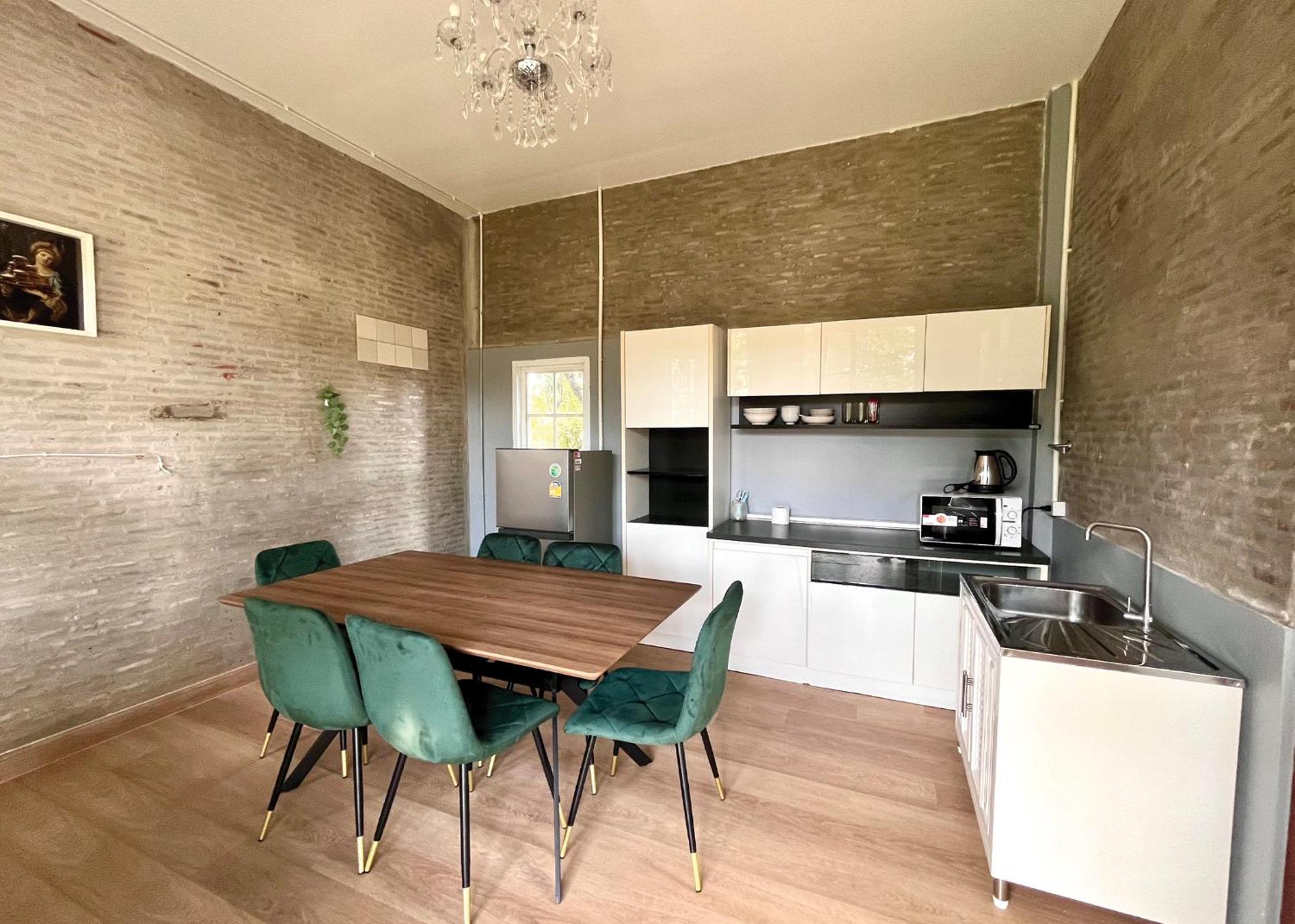 Two-Bedroom House - Photo 8
