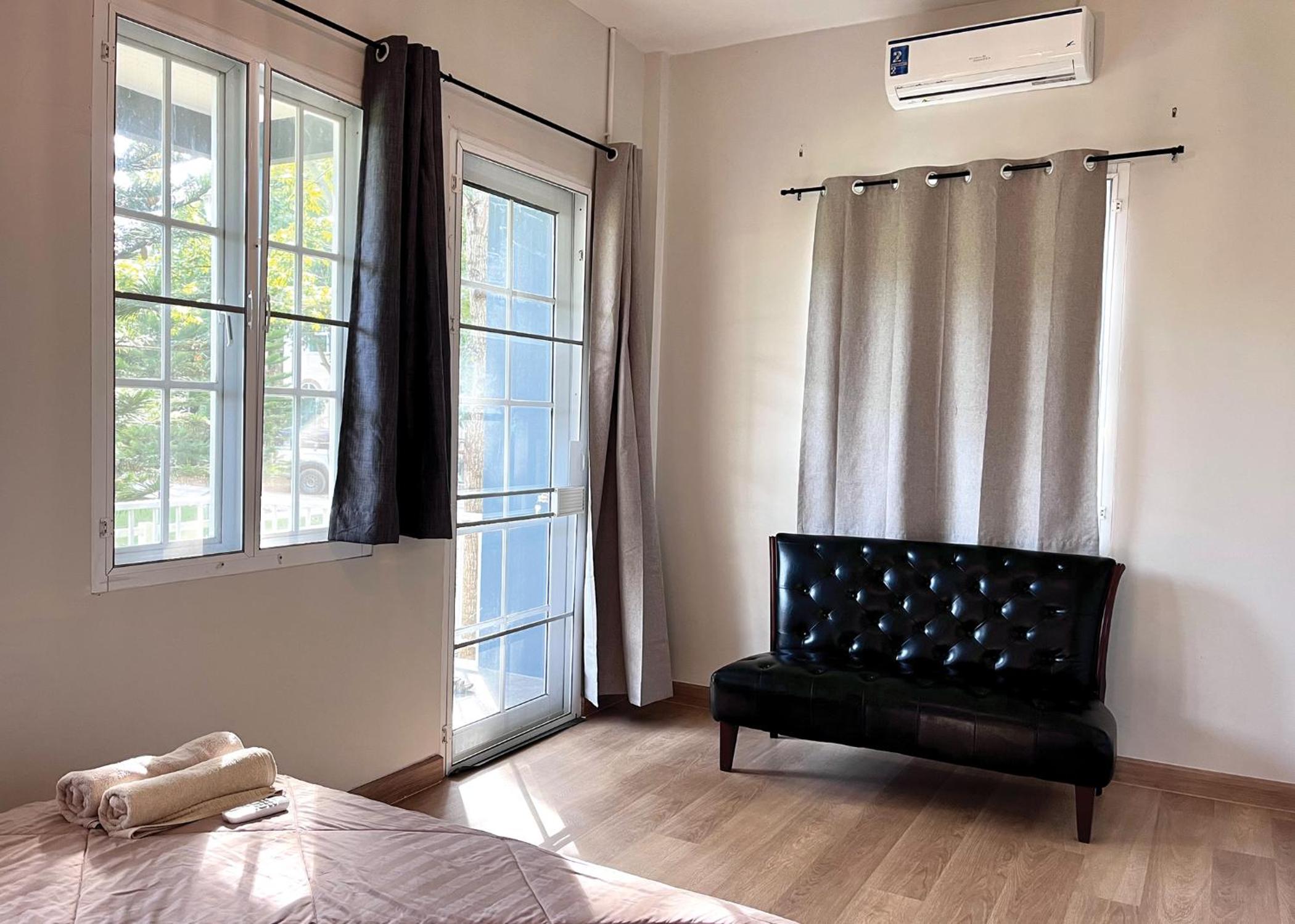 Two-Bedroom House - Photo 6