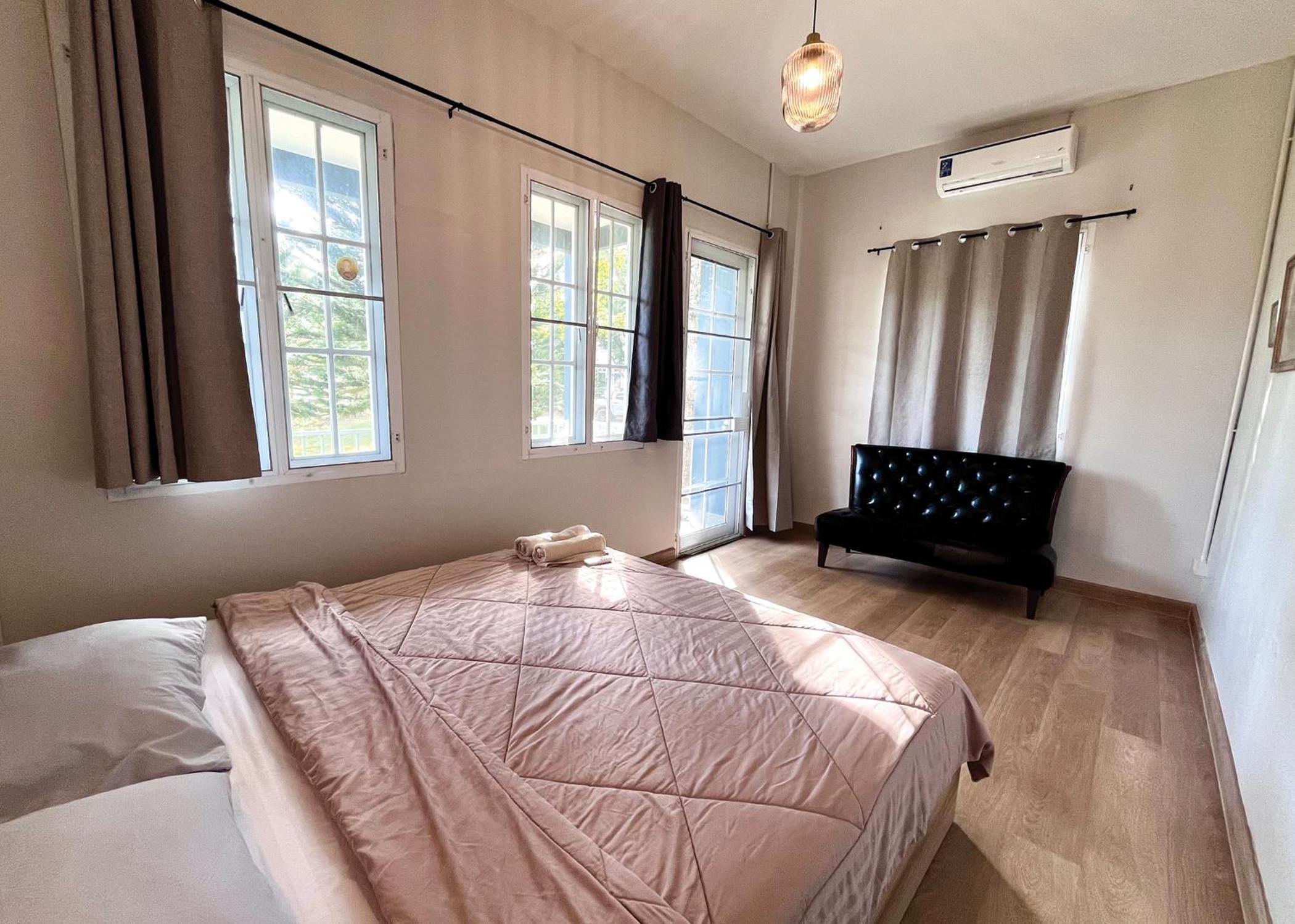 Two-Bedroom House - Photo 5
