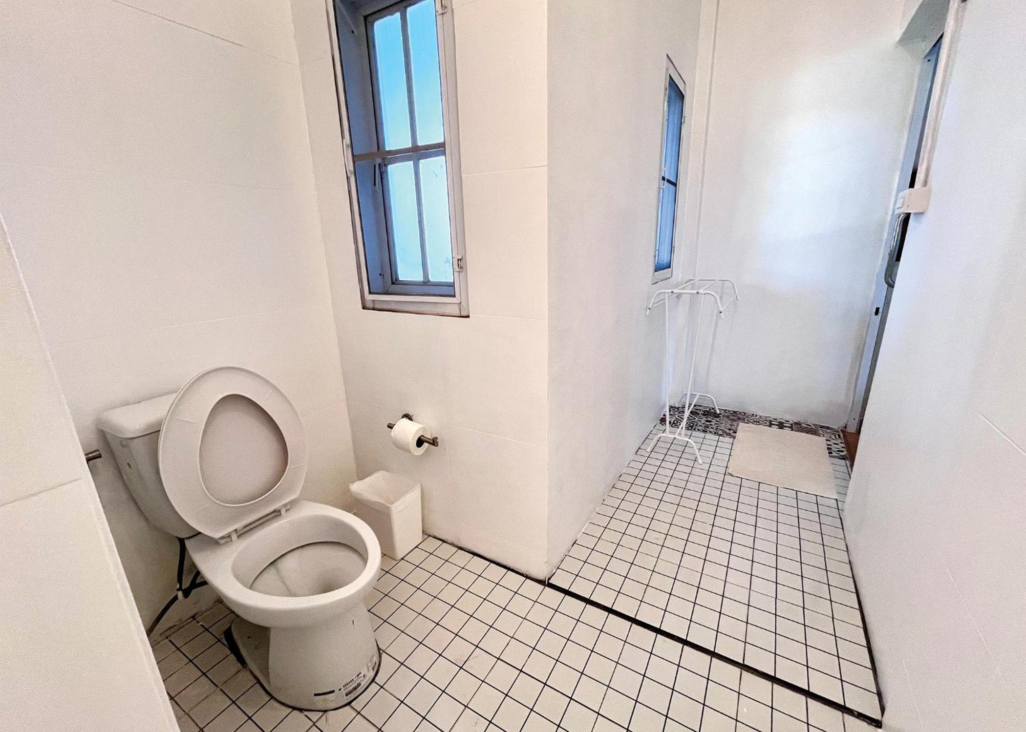 Two-Bedroom House - Photo 22