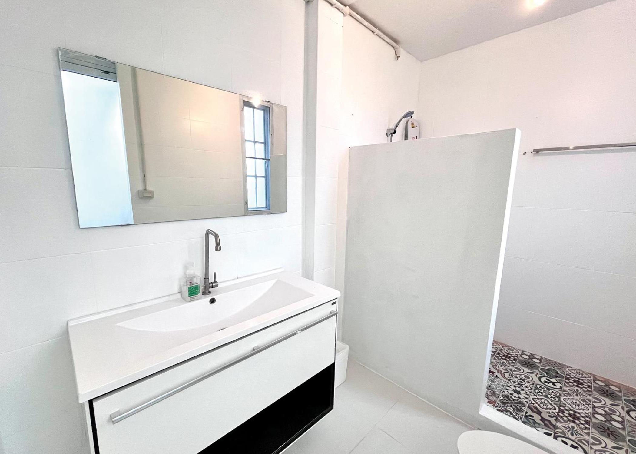 Two-Bedroom House - Photo 19