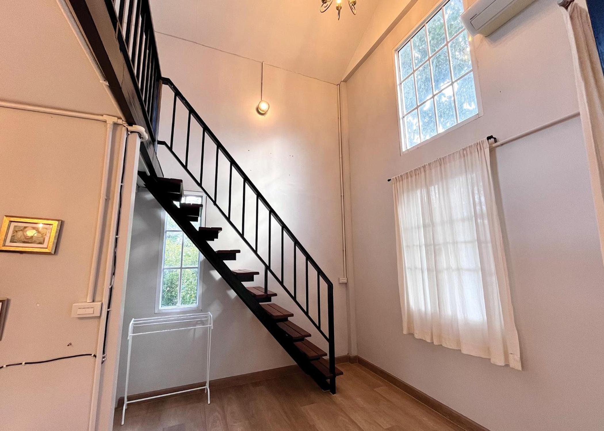 Two-Bedroom House - Photo 2