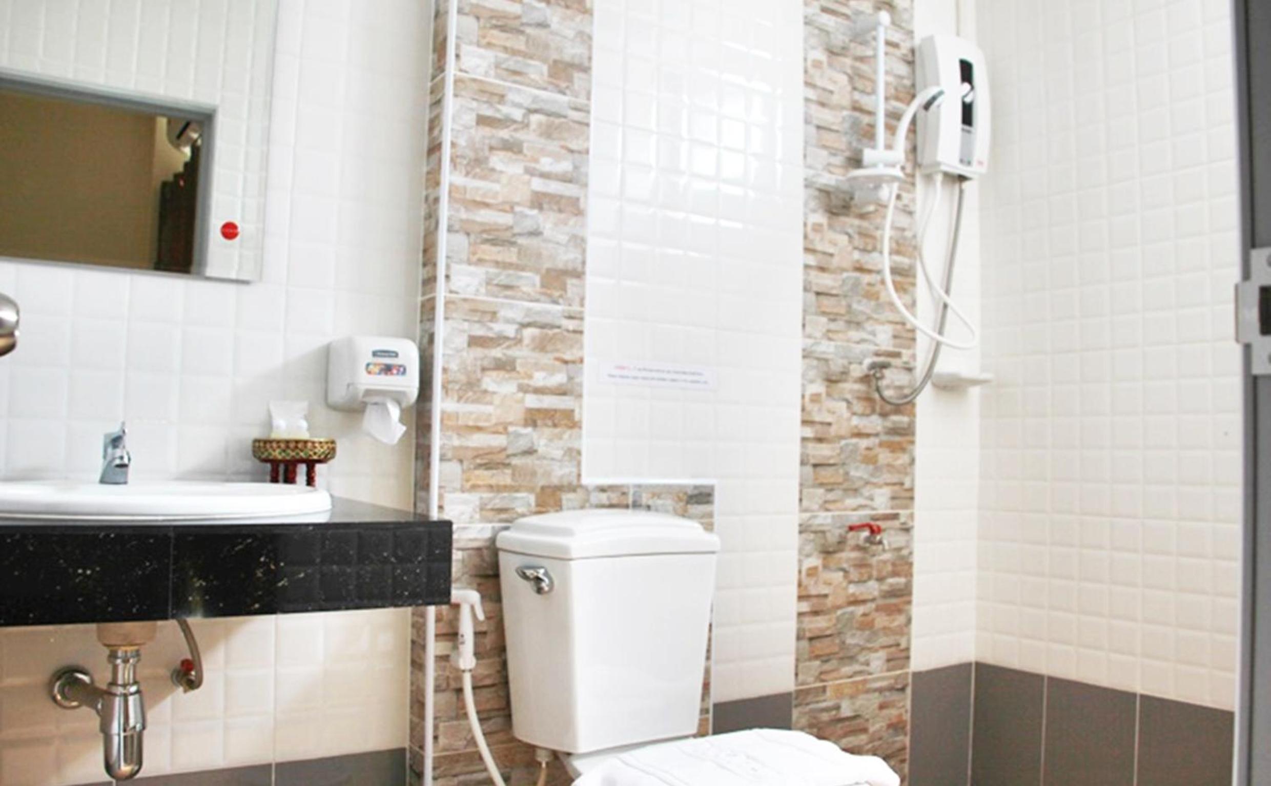 Standard Double Room - Photo 7