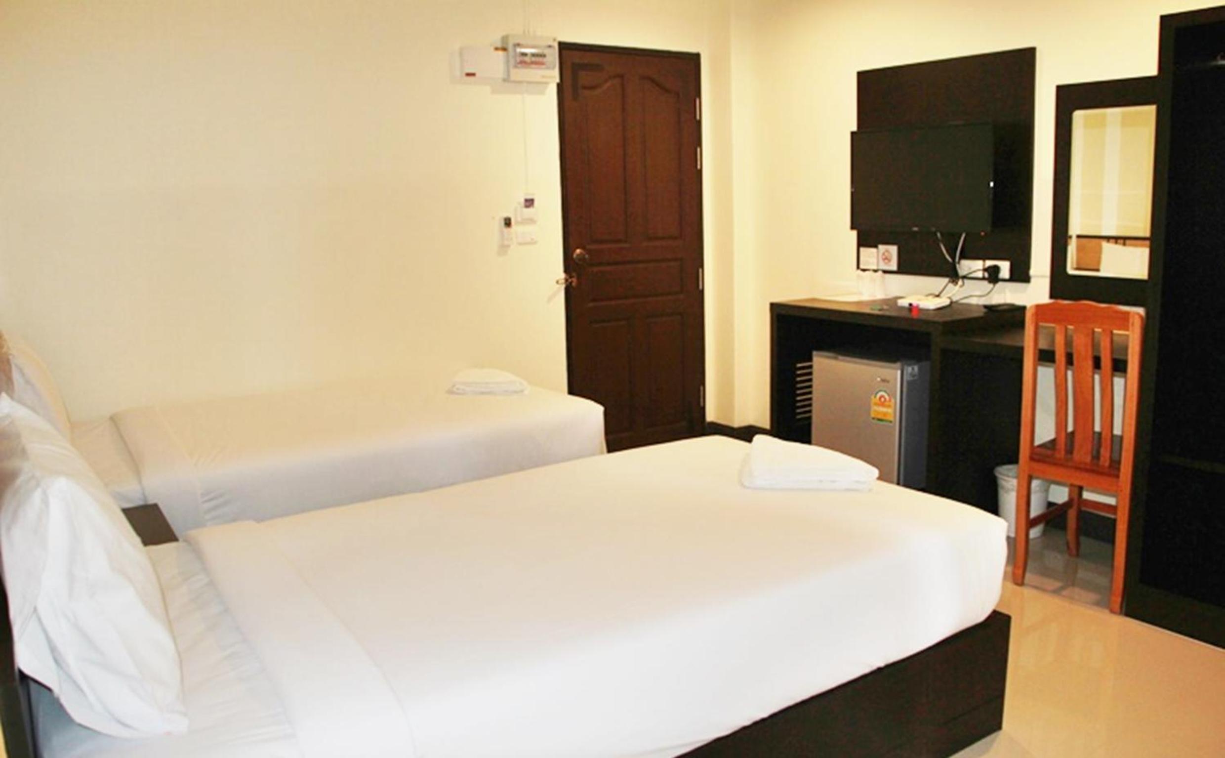 Standard Twin Room - Photo 8