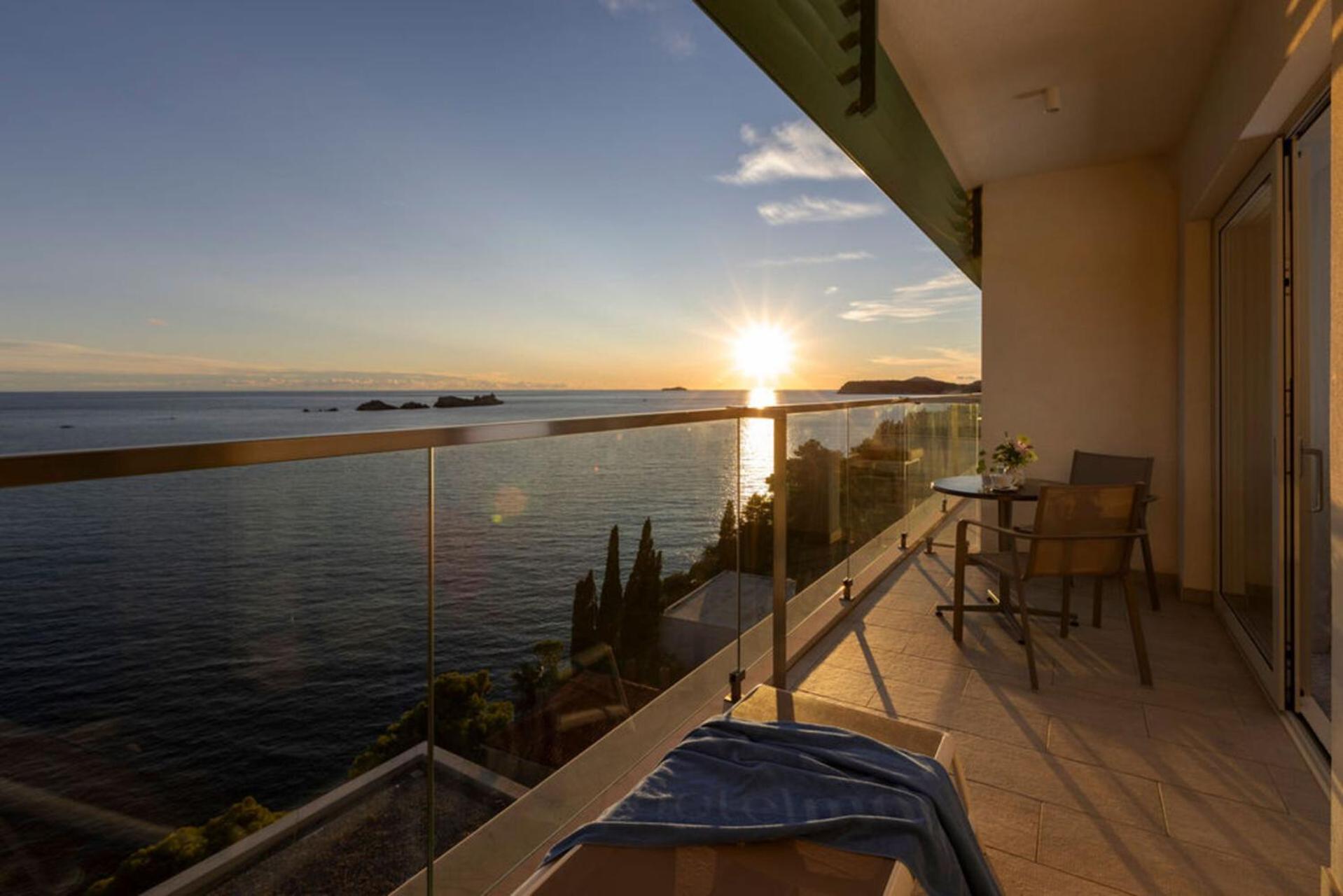 Special Offer - Superior Sea View Room with Balcony and Half day Private Boat Tour