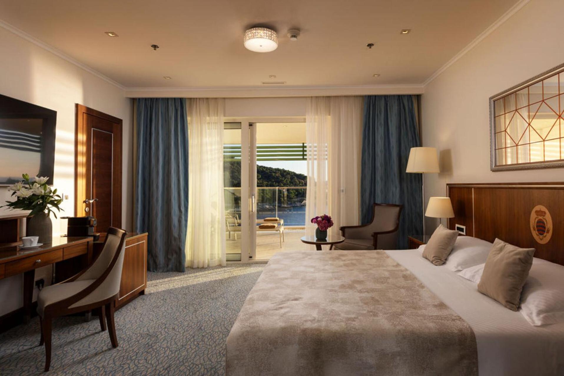 Double or Twin Room with Balcony and Sea View