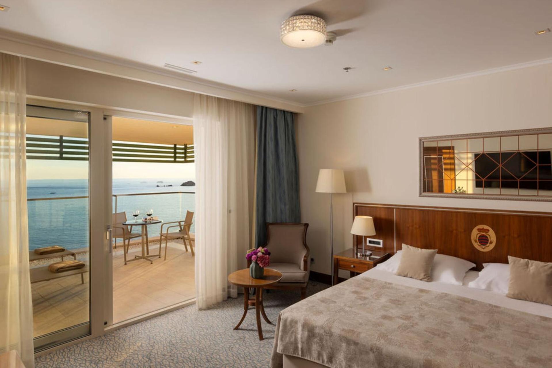 Double or Twin Room with Balcony and Sea View