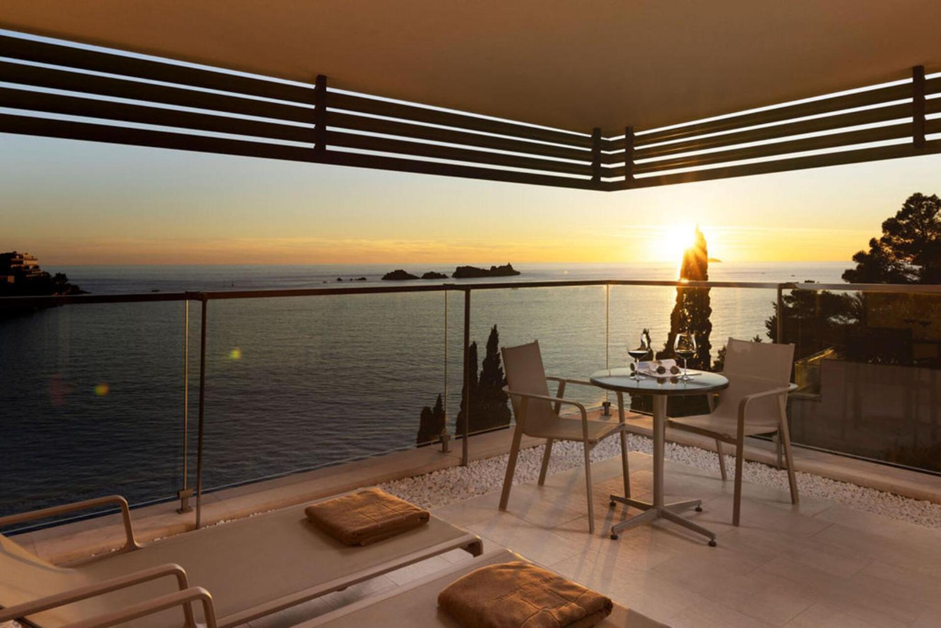 Special Offer - Superior Sea View Room with Balcony and Half day Private Boat Tour thumbnail 5