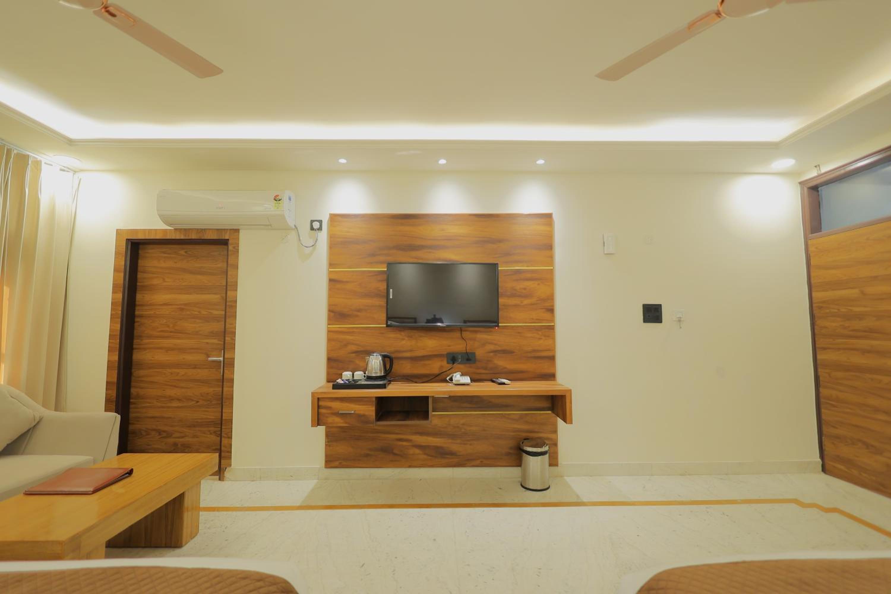 Deluxe Family Room photo 1