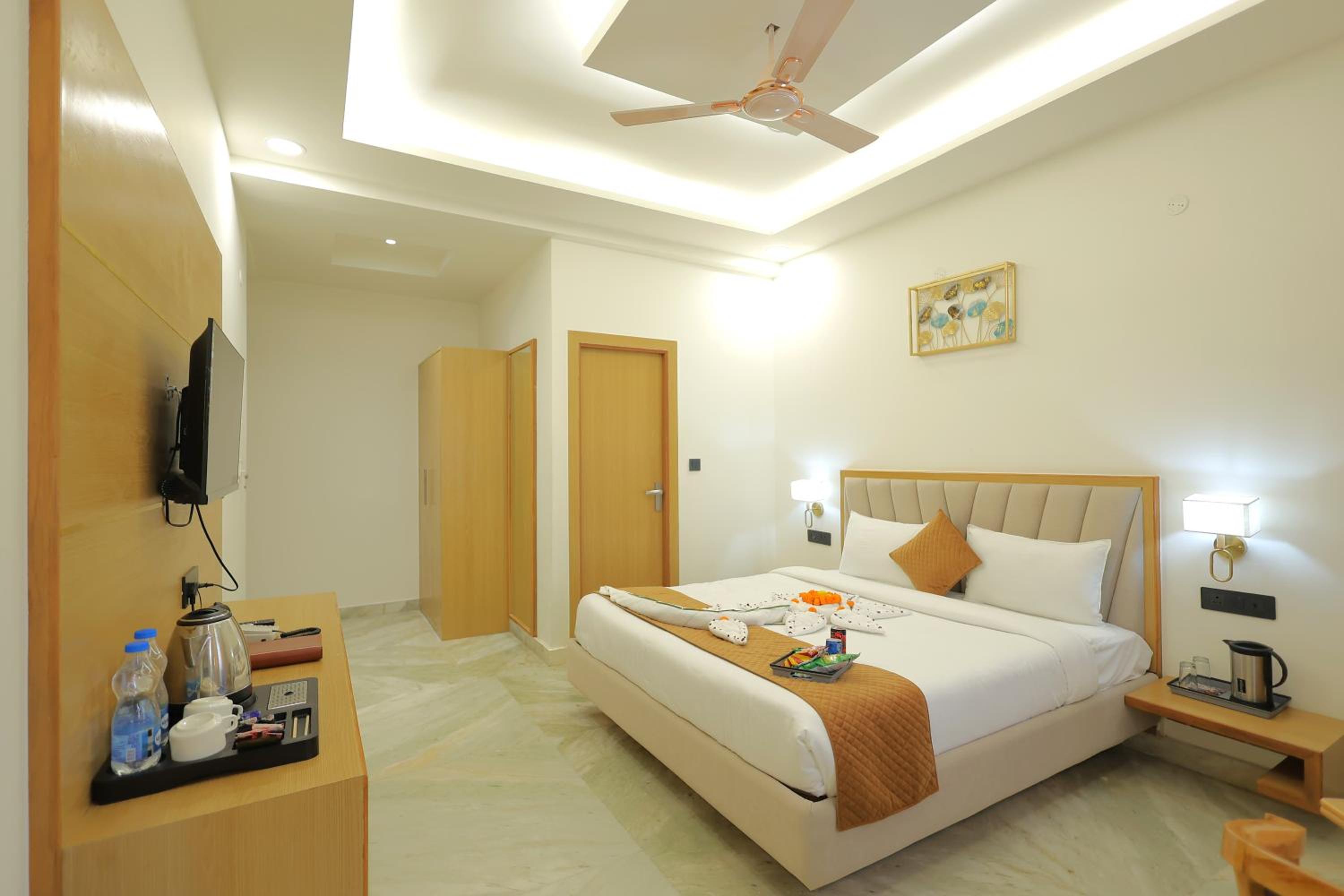 Deluxe King Room photo 1
