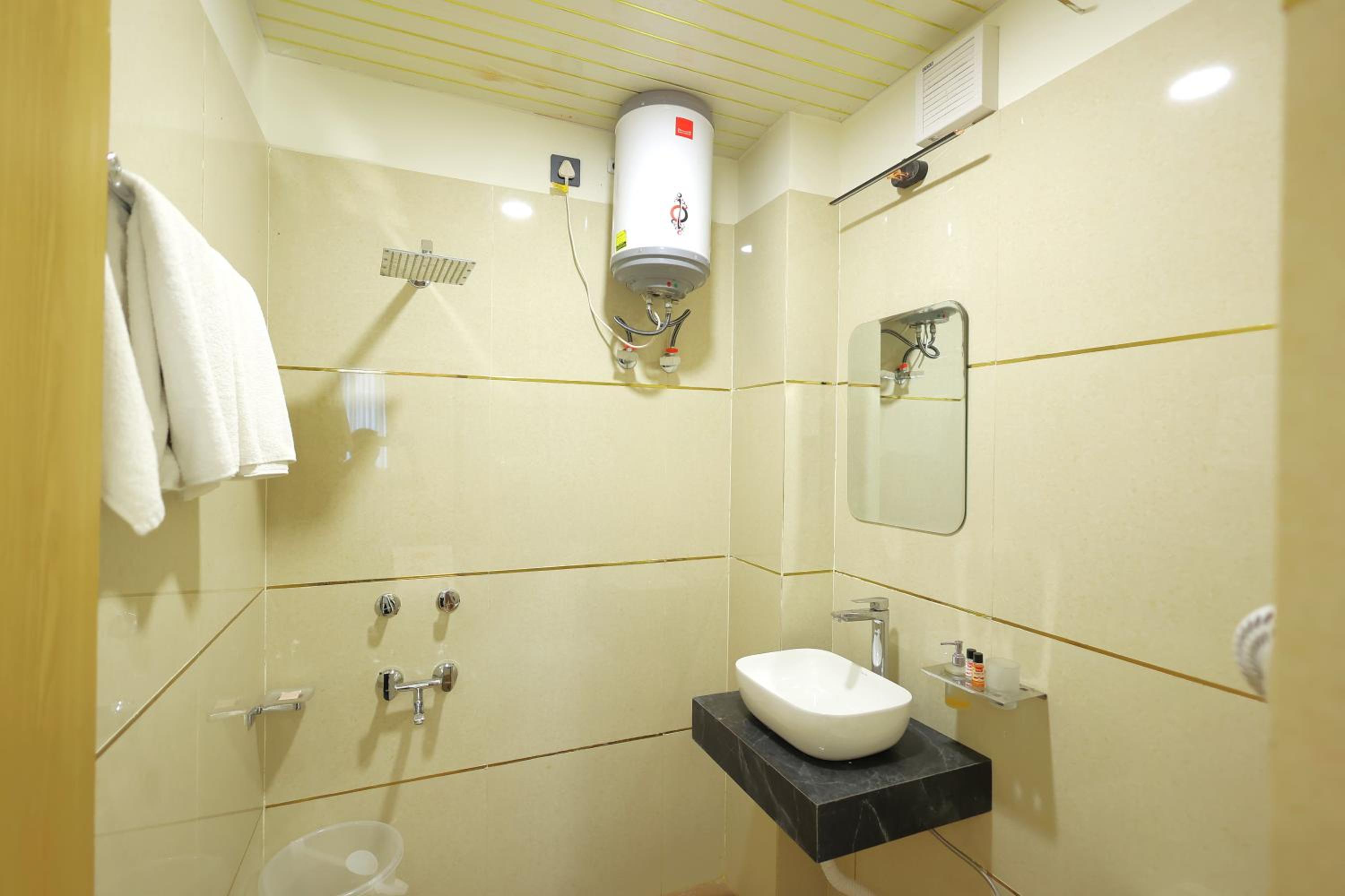 Deluxe King Room photo 3