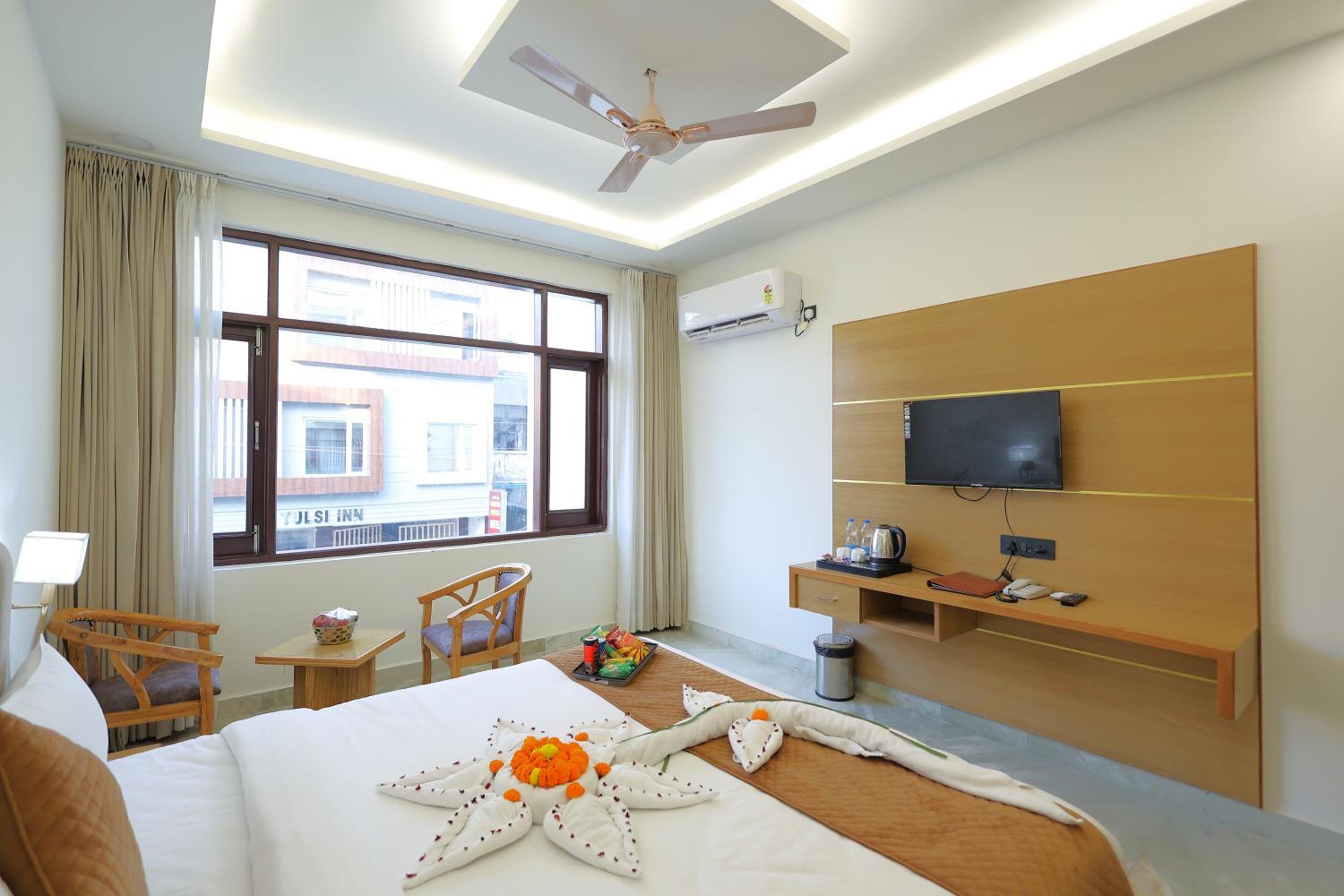 Deluxe King Room photo 2