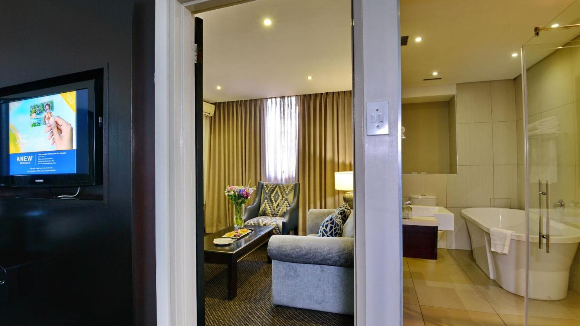 Deluxe Room - Photo 6