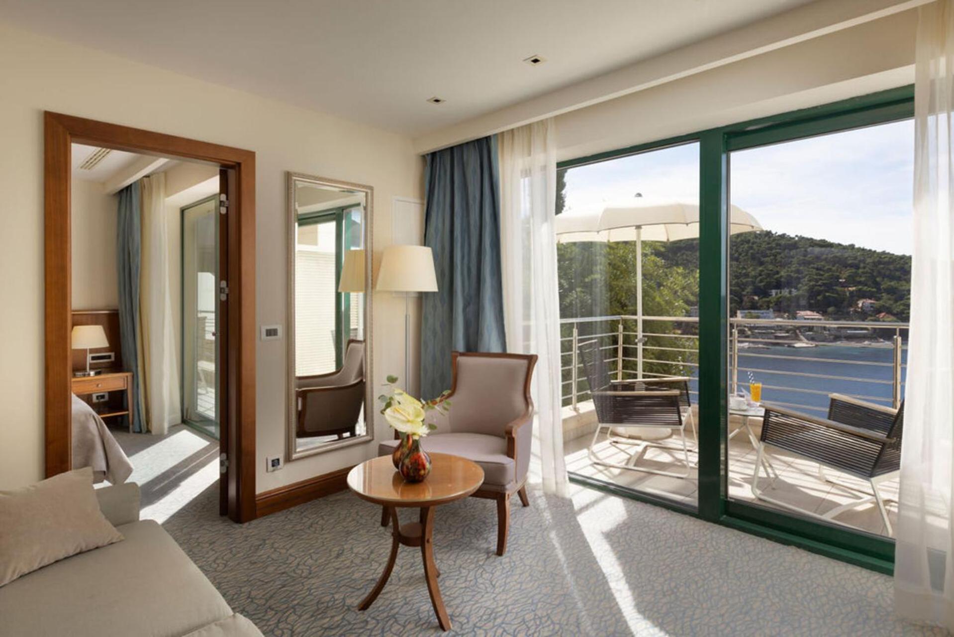 Suite mit Balkon und teilweisem Meerblick