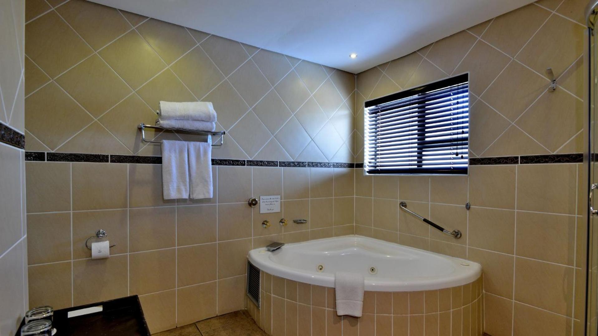 Deluxe Garden Apartment - Photo 4