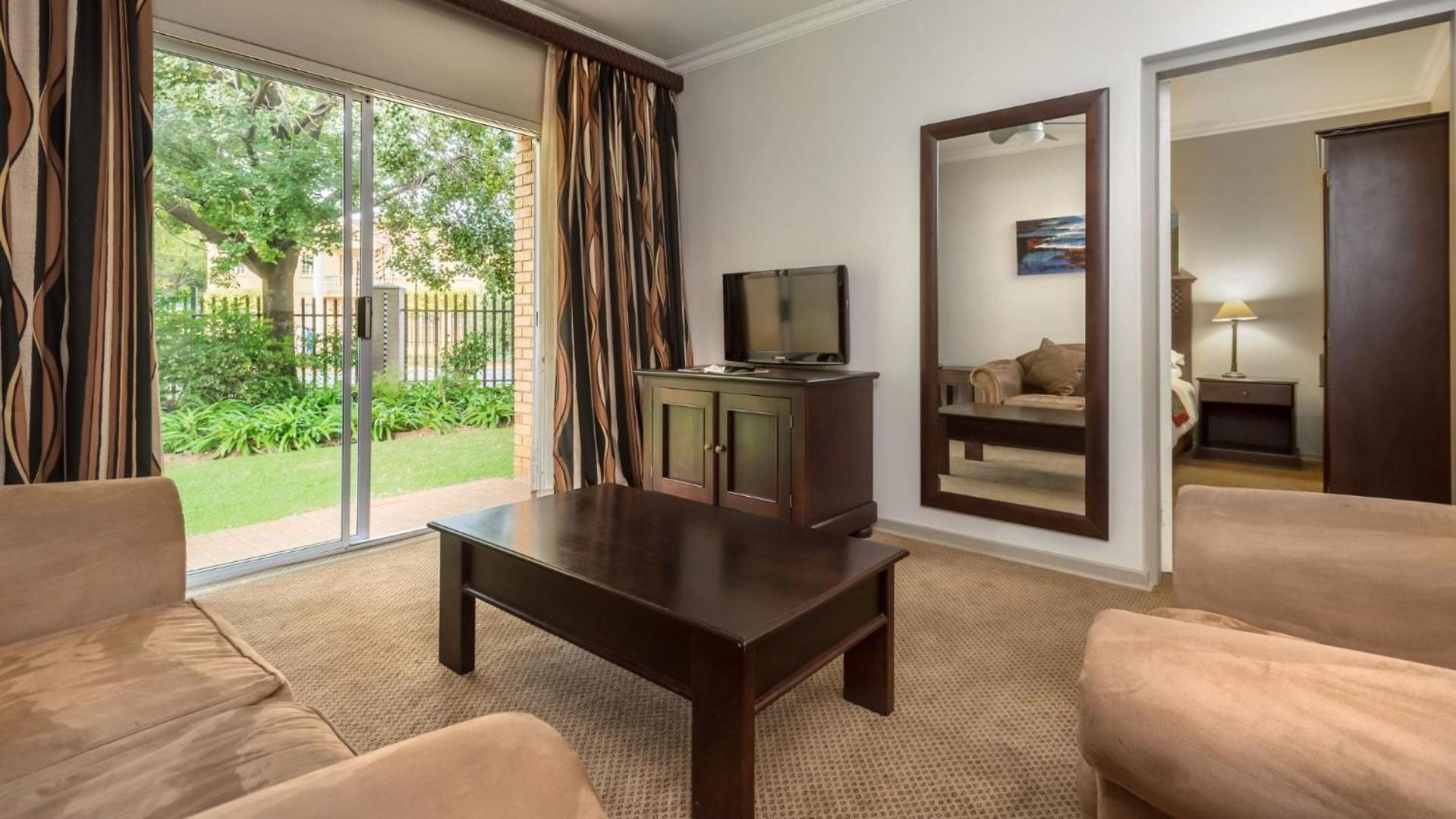 Deluxe Garden Apartment - Photo 3