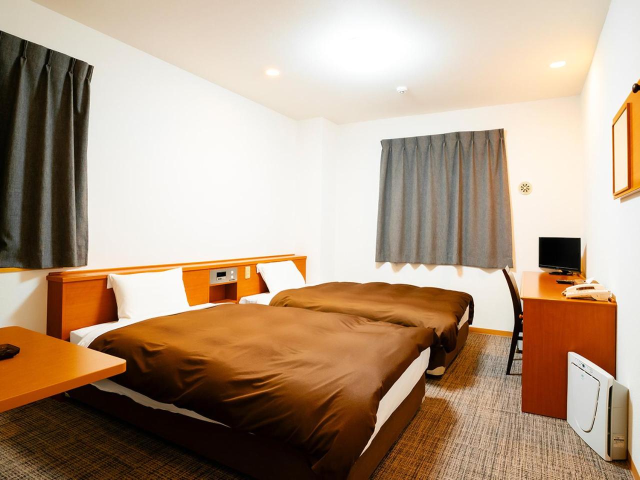 Twin Room with Private Bathroom photo 1