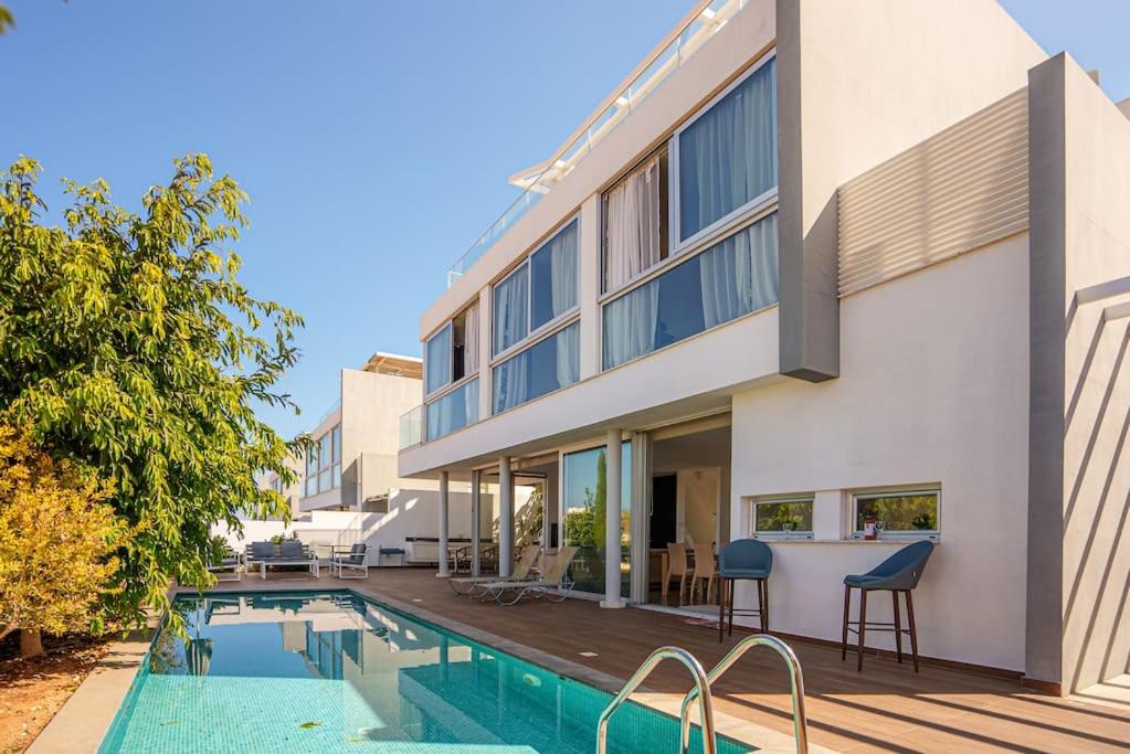 Three-Bedroom Villa photo 2