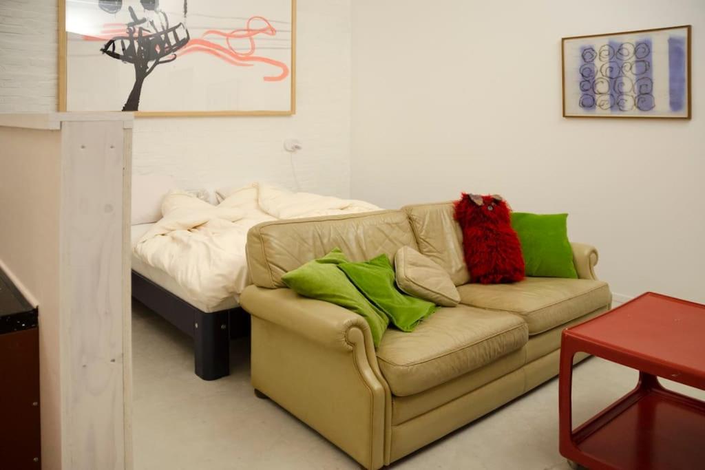 One-Bedroom Apartment photo 1