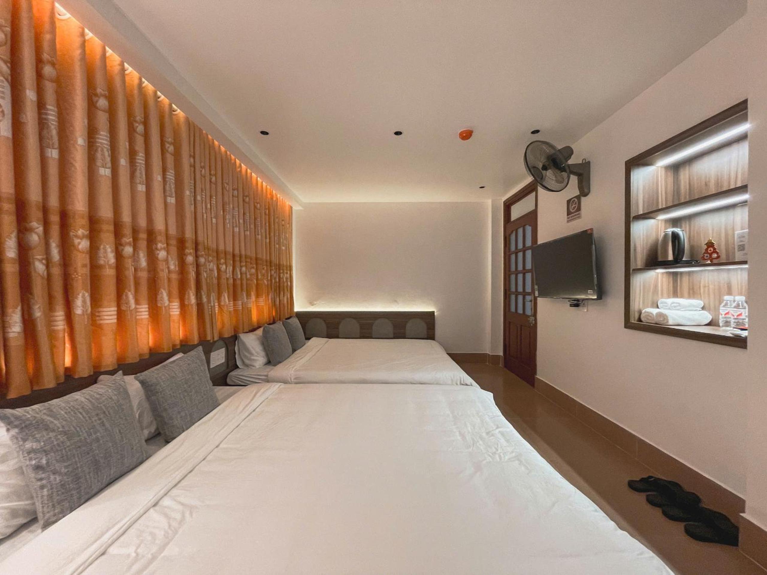 Large Double or Twin Room photo 1