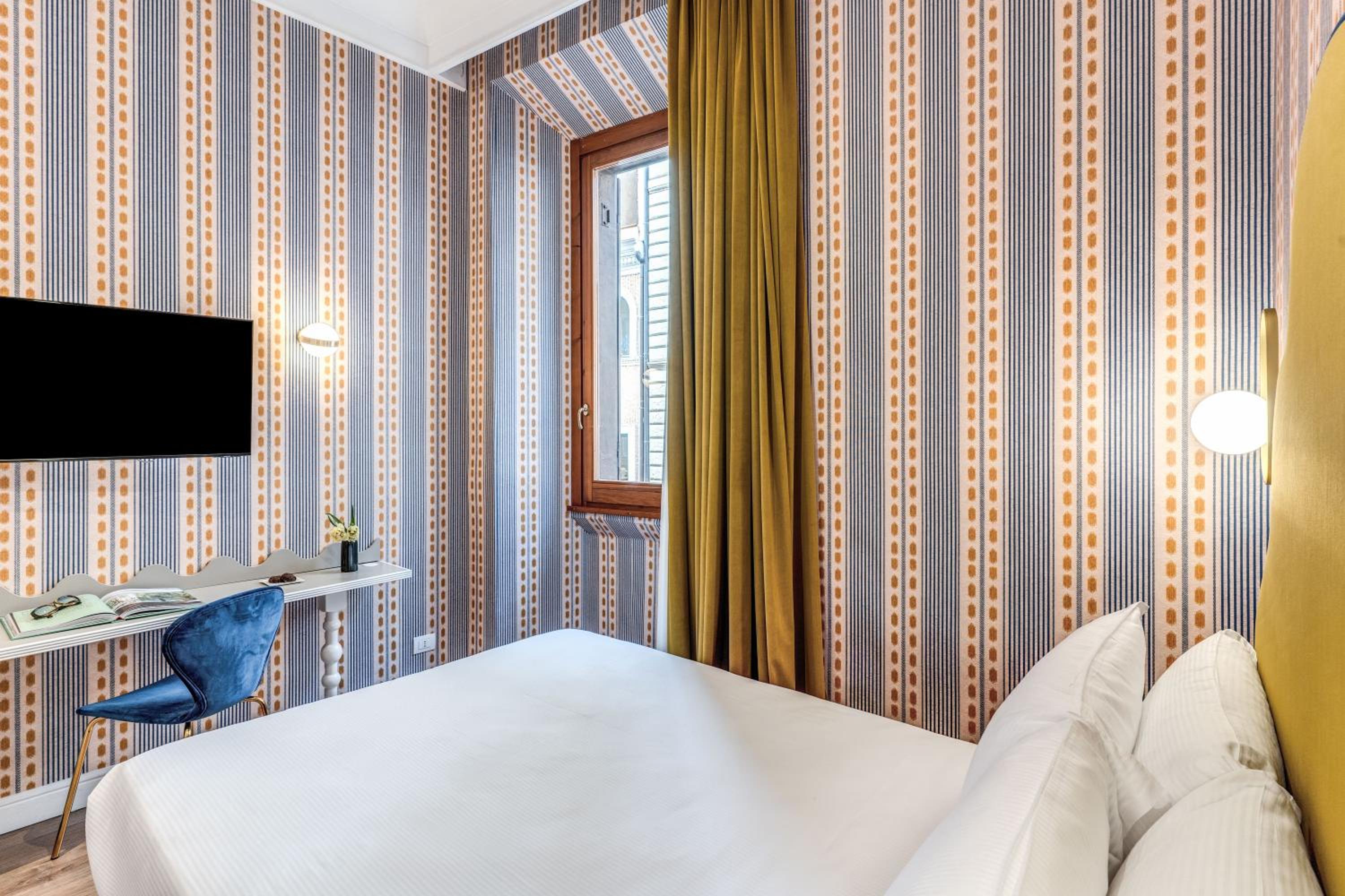 Small Double Room photo 2