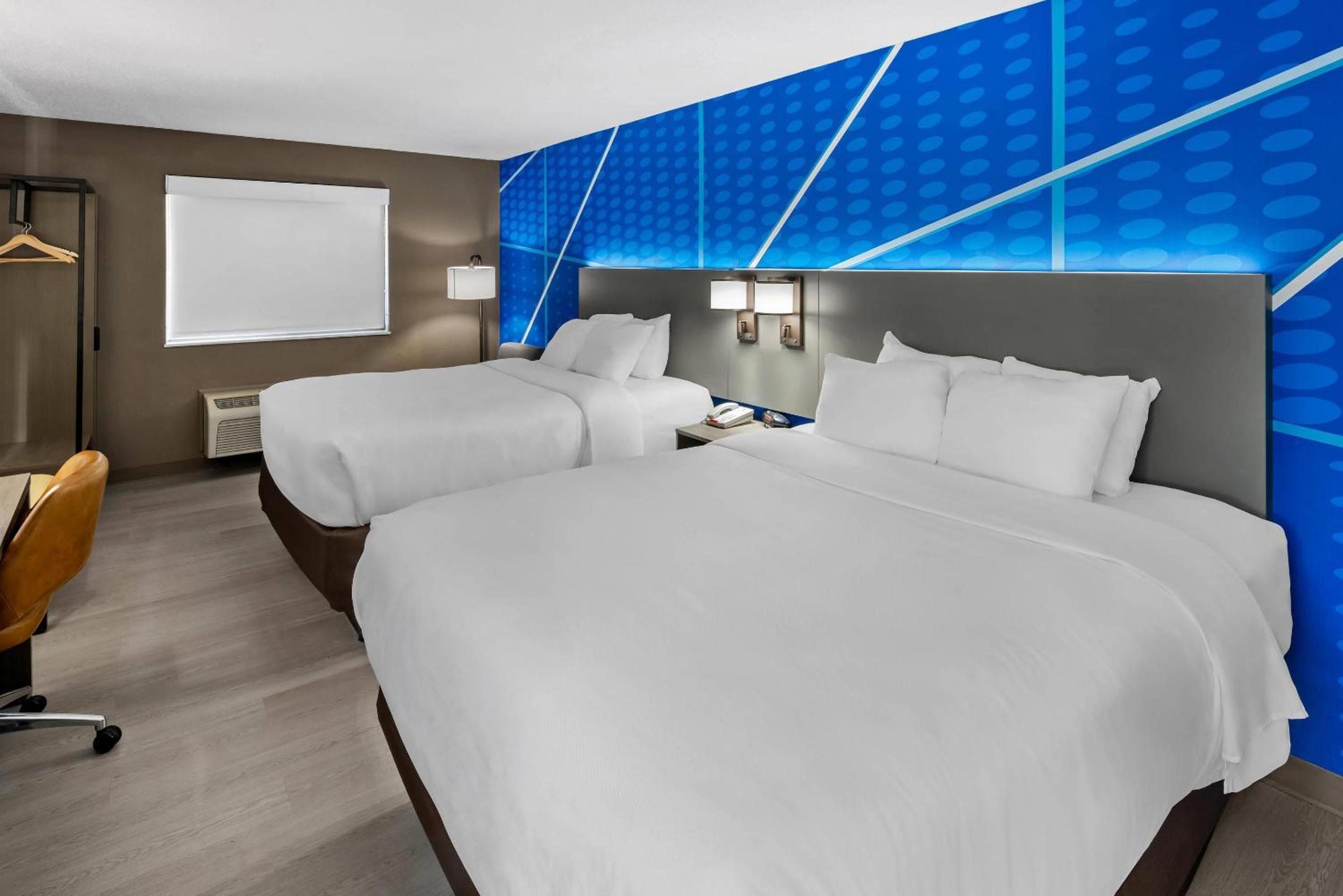 Quadruple Room with Two Queen Beds - Non Smoking