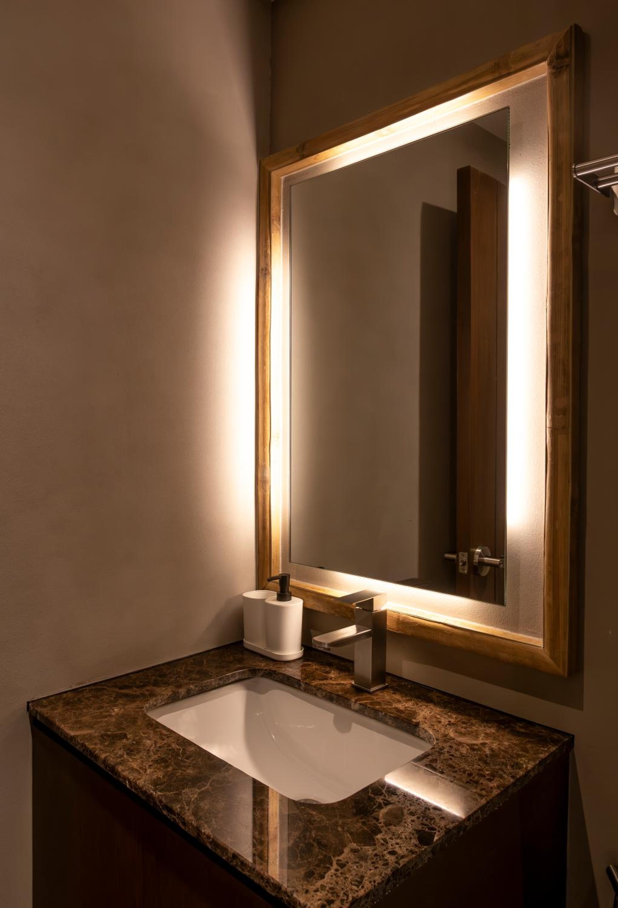 Standard Queen Room - Photo 6