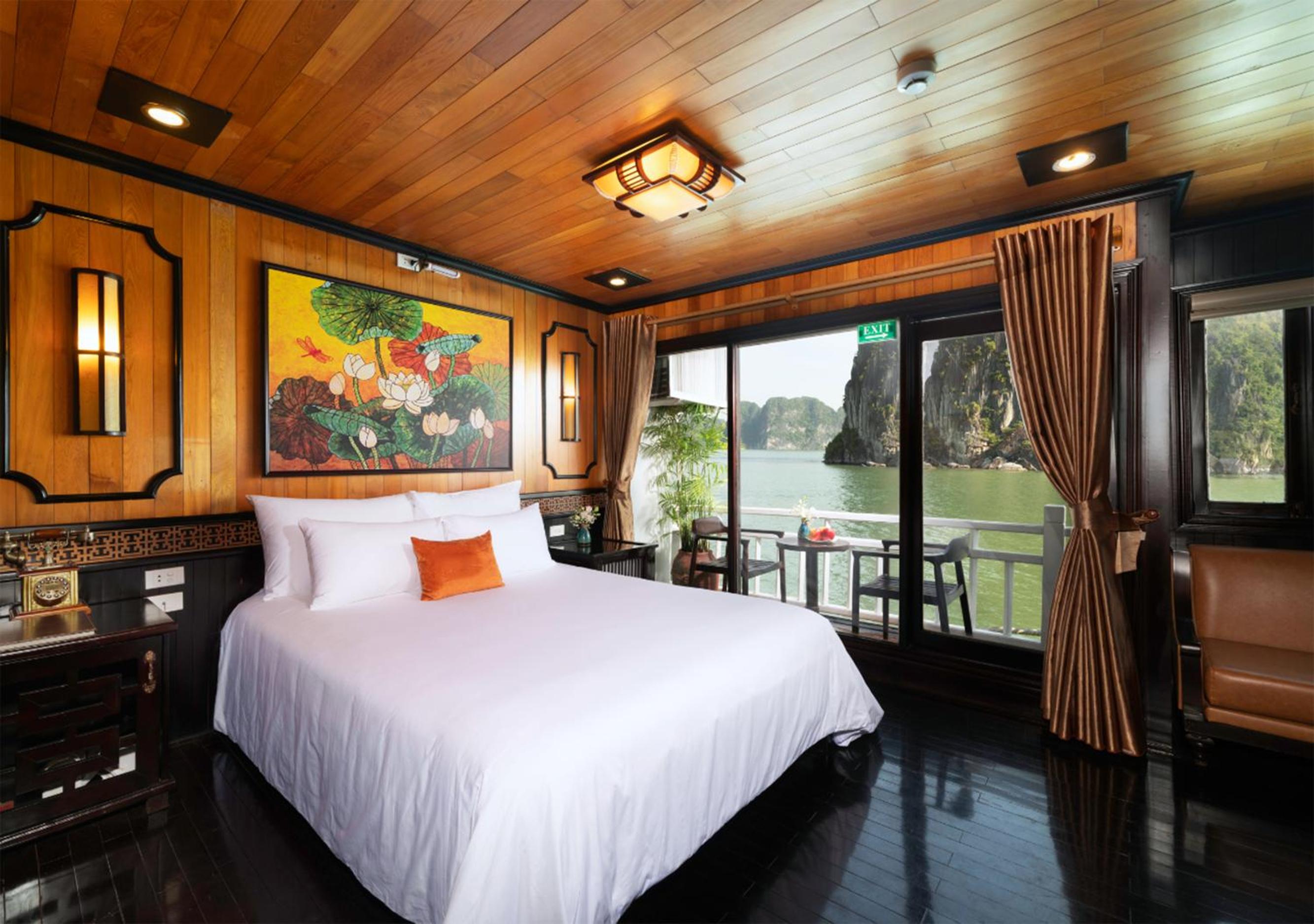 King Suite with Balcony photo 1