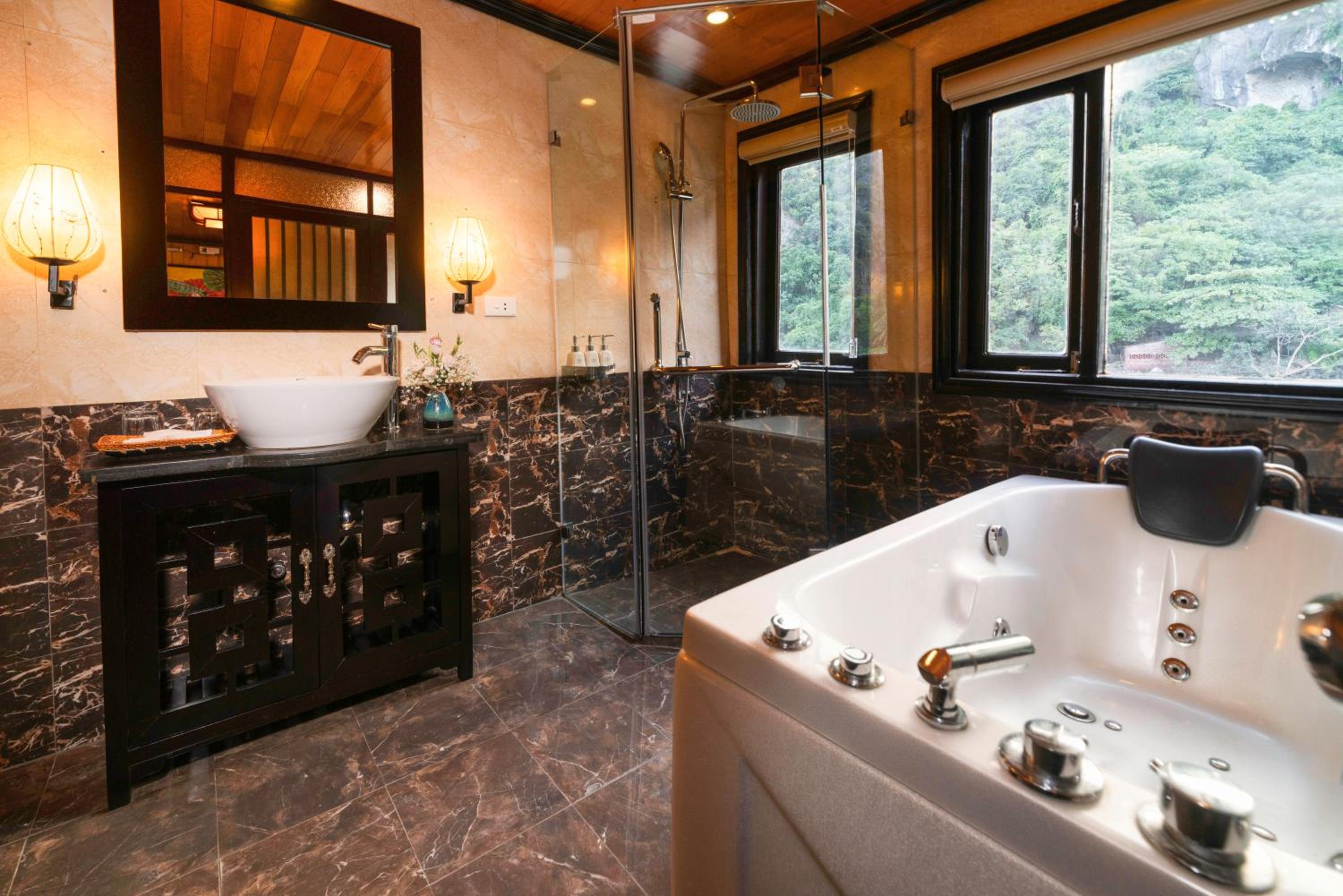 King Suite with Balcony photo 2