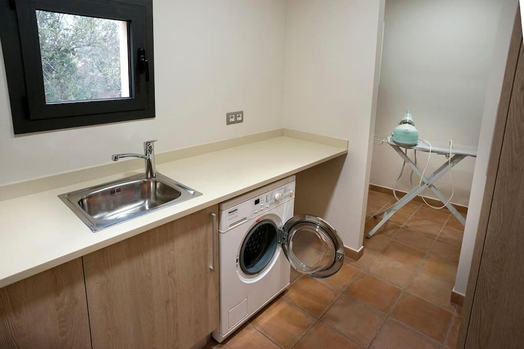 Three-Bedroom House photo 2
