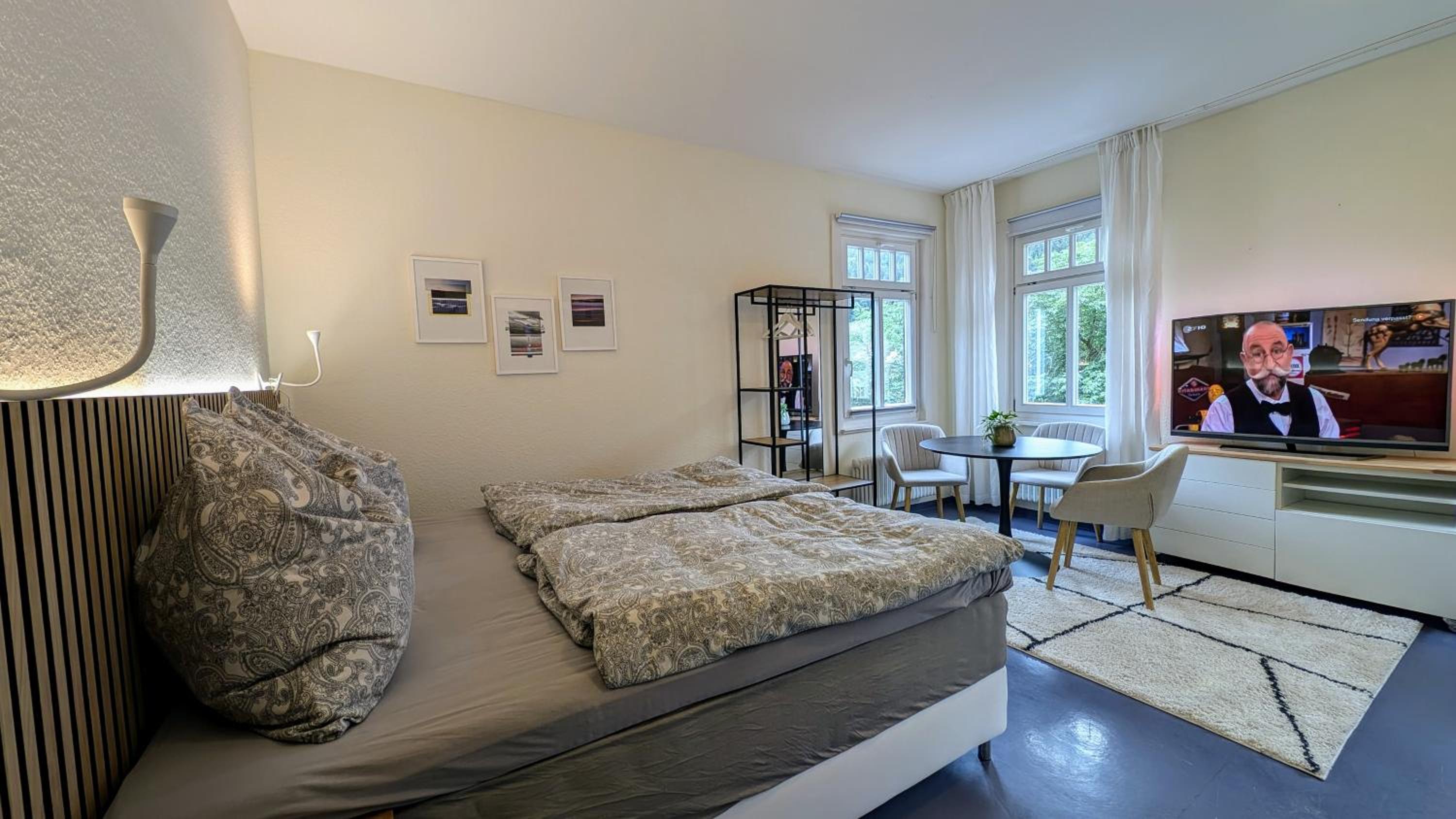 One-Bedroom Apartment photo 1