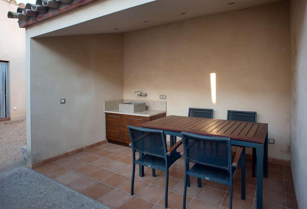 Three-Bedroom House photo 3