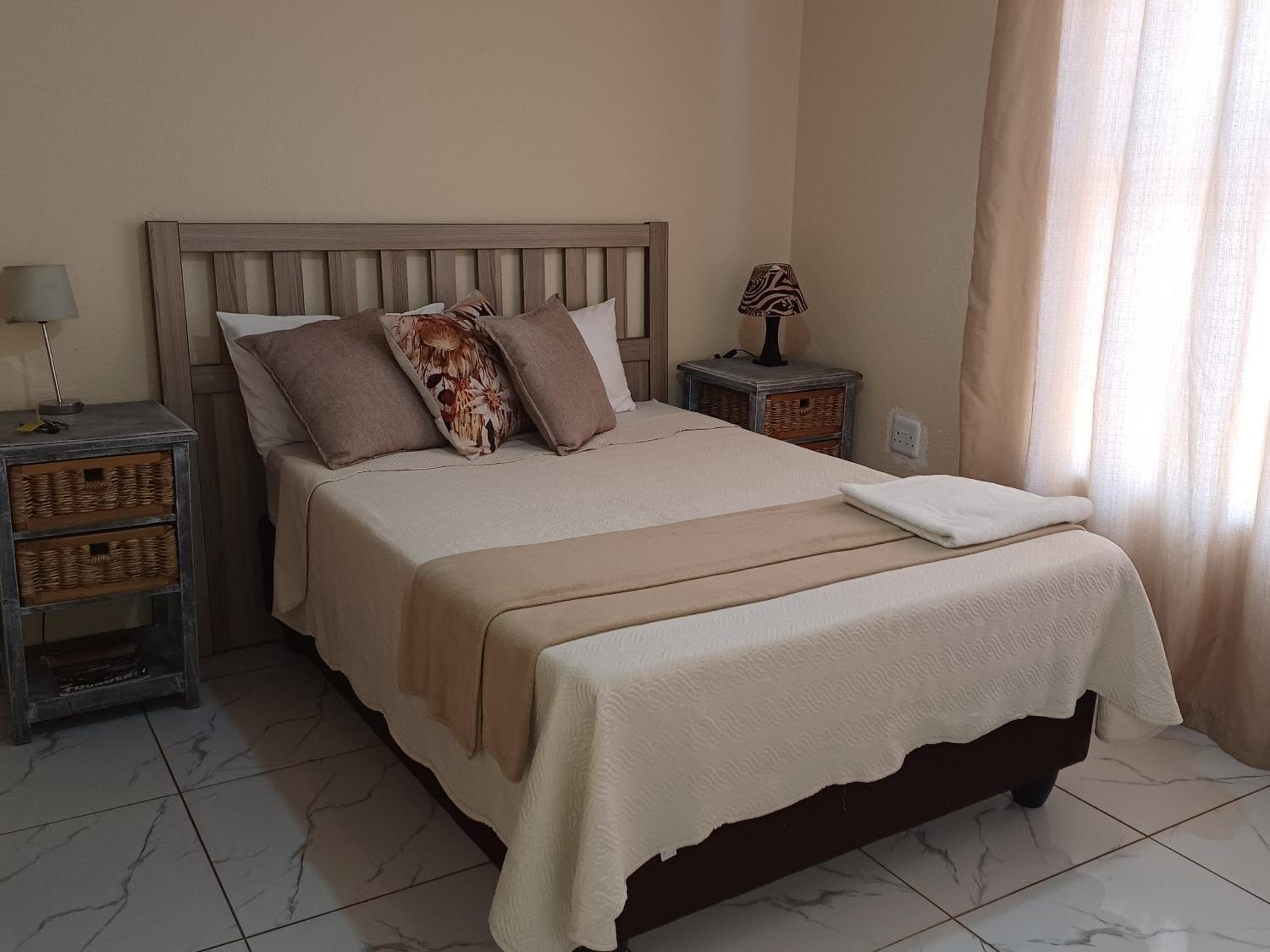 Standard Double Room With Shared Bathroom photo 1