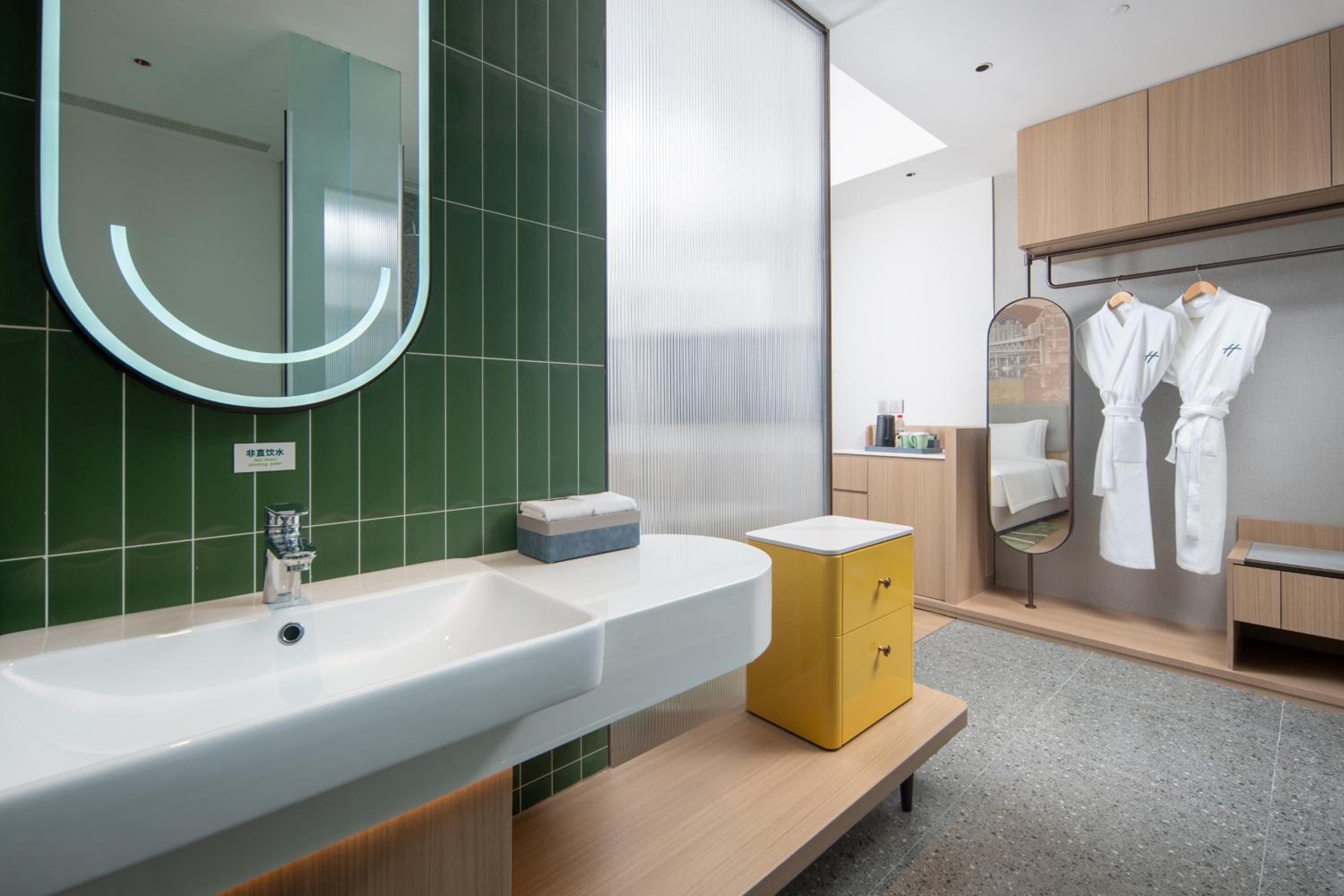 Premium Double Room with Two Double Beds and Lake View photo 3