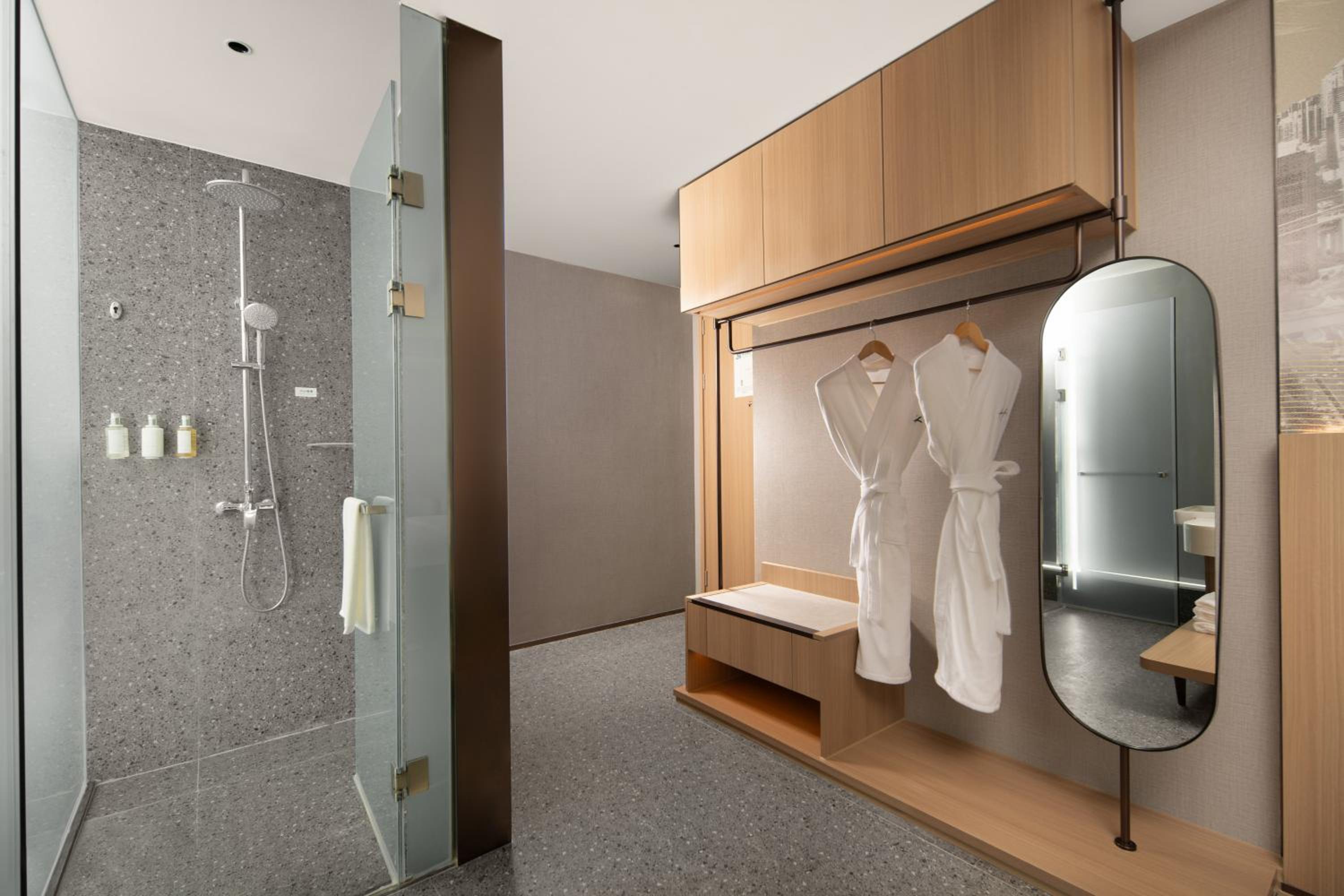 Premium King Room with Lake View photo 2
